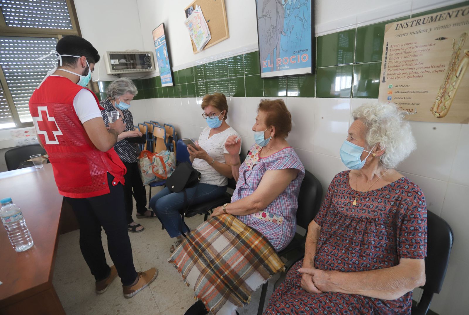 Las imágenes mas destacadas de los vecinos de la Zarza-Perrunal realojados por el incendio de Almonaster la Real