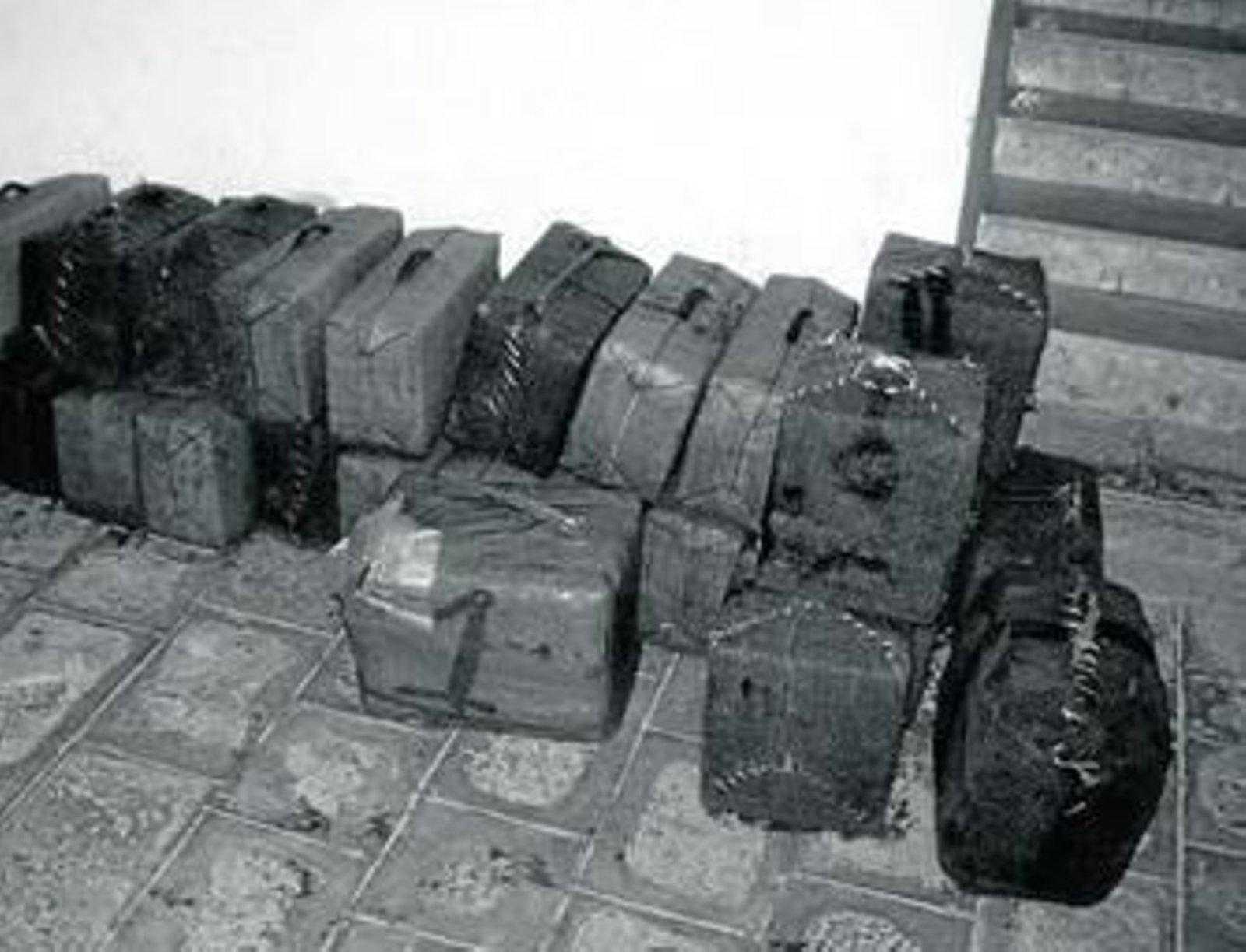 Imagen de archivo de fardos de hachís incautados en Tarifa durante otra operación.