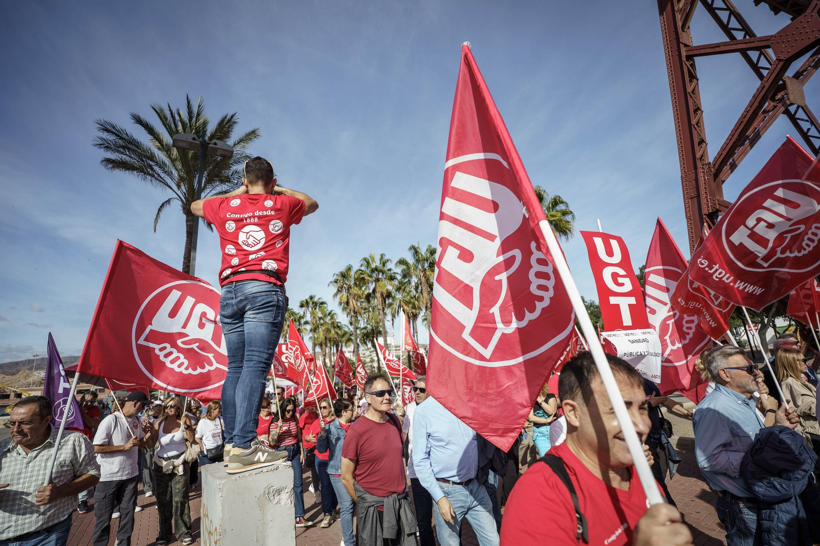 "La sanidad se defiende, gobierne quien gobierne", Almería se lanza a las calles por la sanidad pública