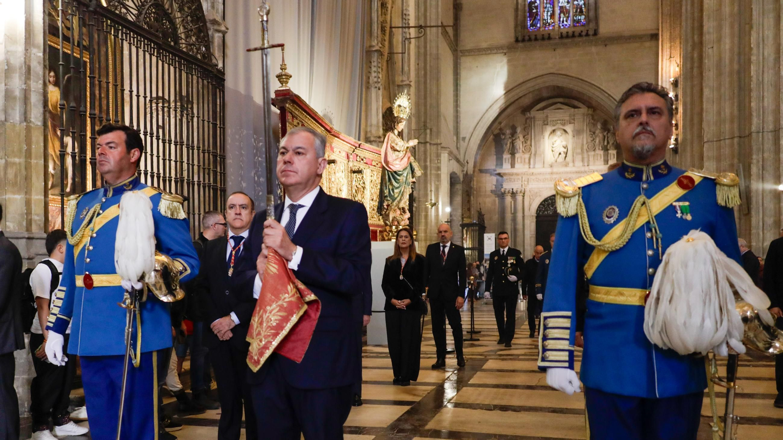 Apertura de la urna de San Fernando y Procesión de la Espada
