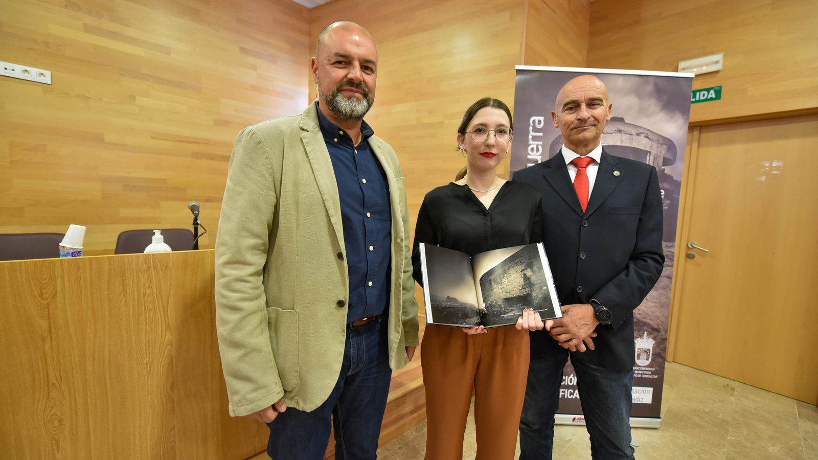 Fotos de la exposición y presentación del libro ' Testimonios de una Guerra'