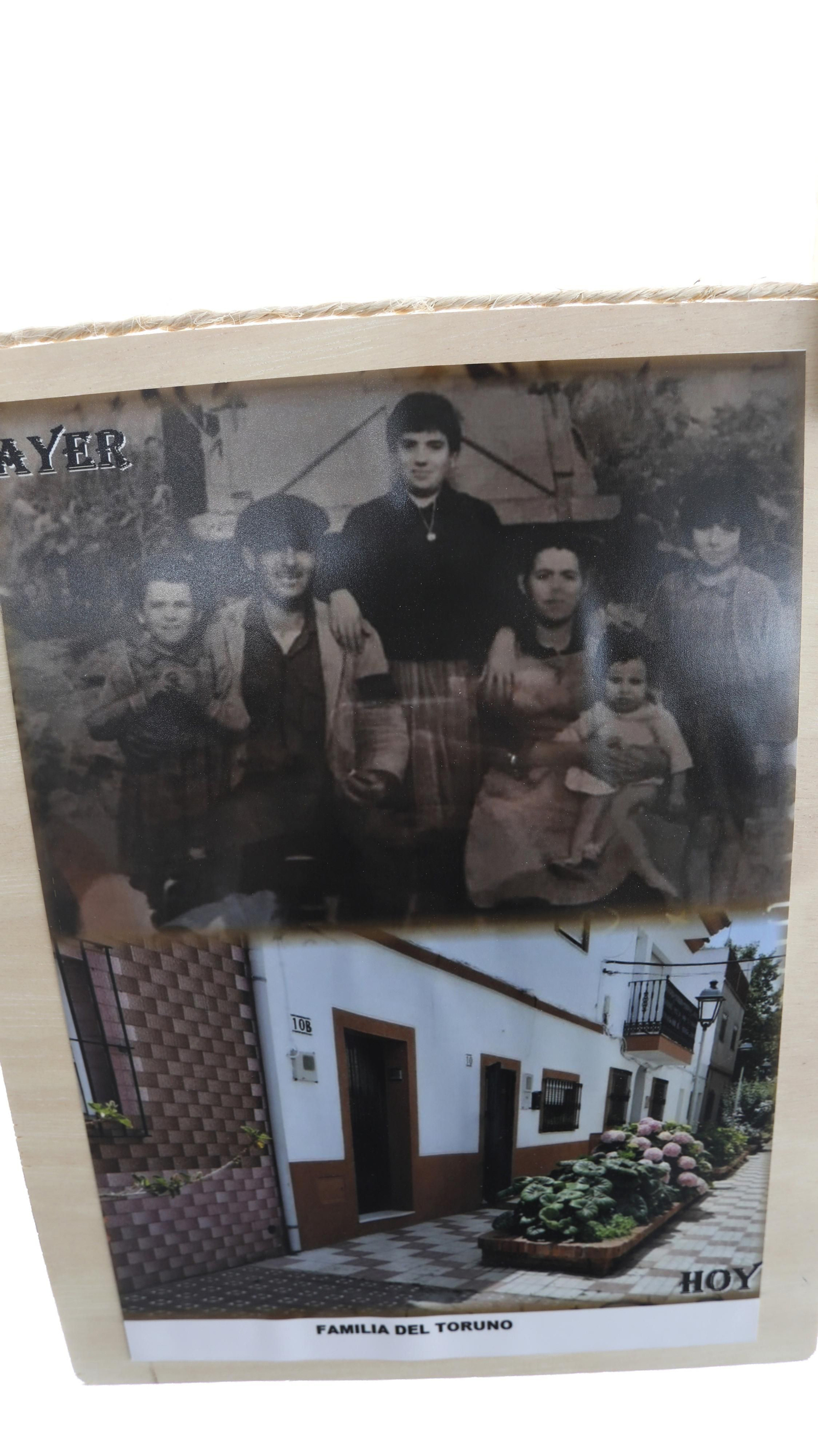 Las fotos de la exposición pasado y presente en el chiringuito El Garito