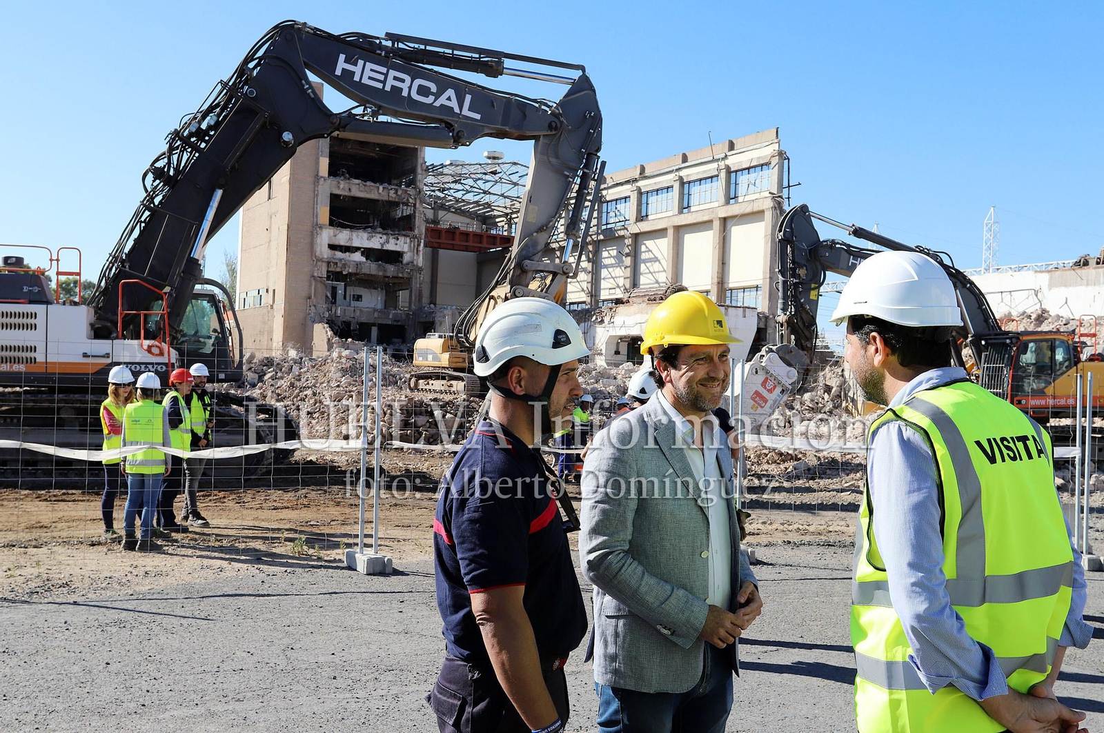 Imágenes del simulacro de los Bomberos de Huelva con la Unidad Canina