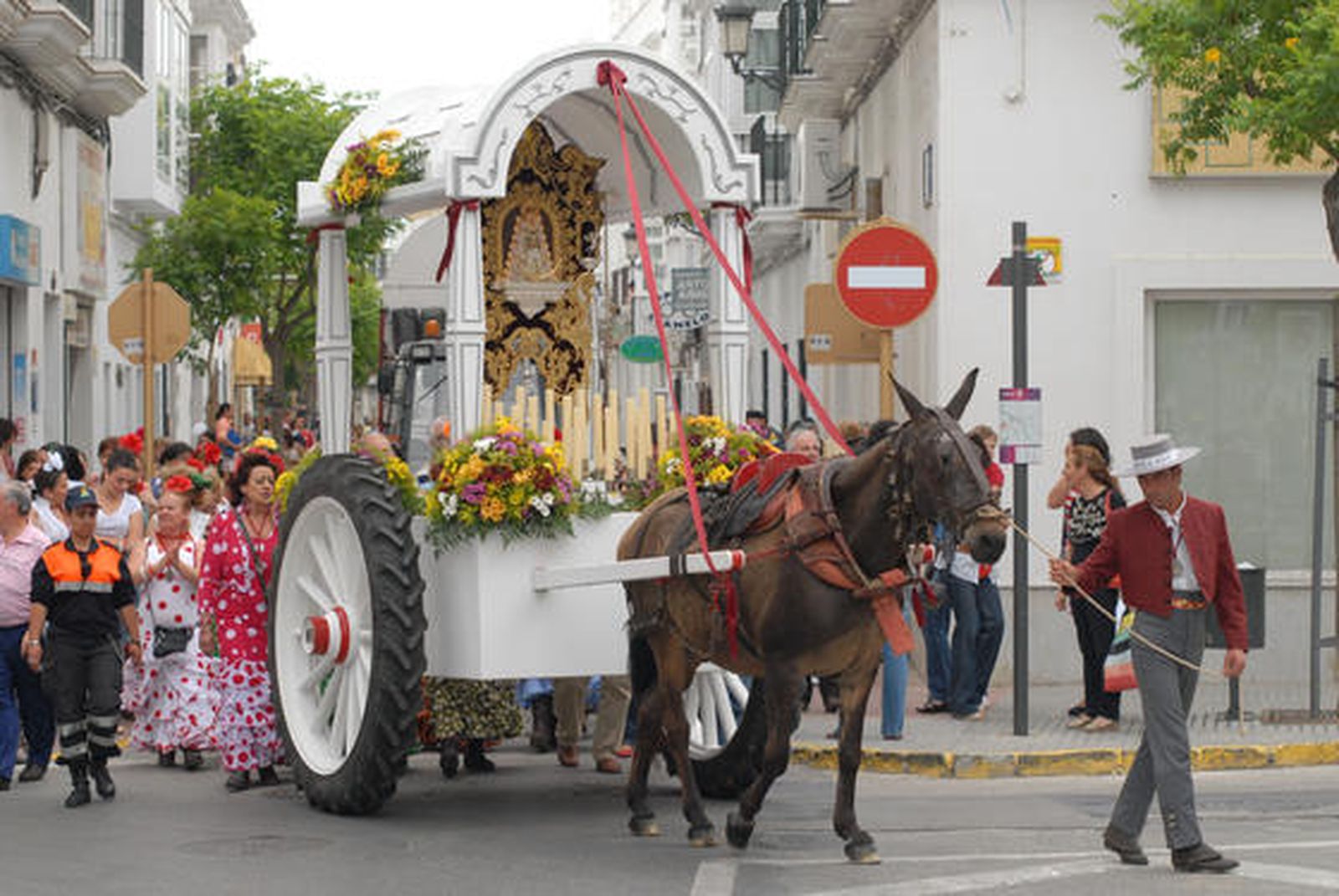 Los rocieros chiclaneros fueron los primeros en salir. /Paco Periñán