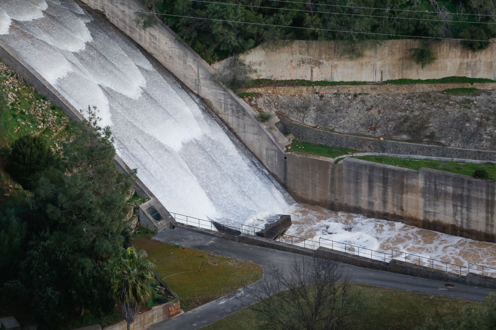 Fotos del desembalse del pantano de Guadarranque, al límite de su capacidad