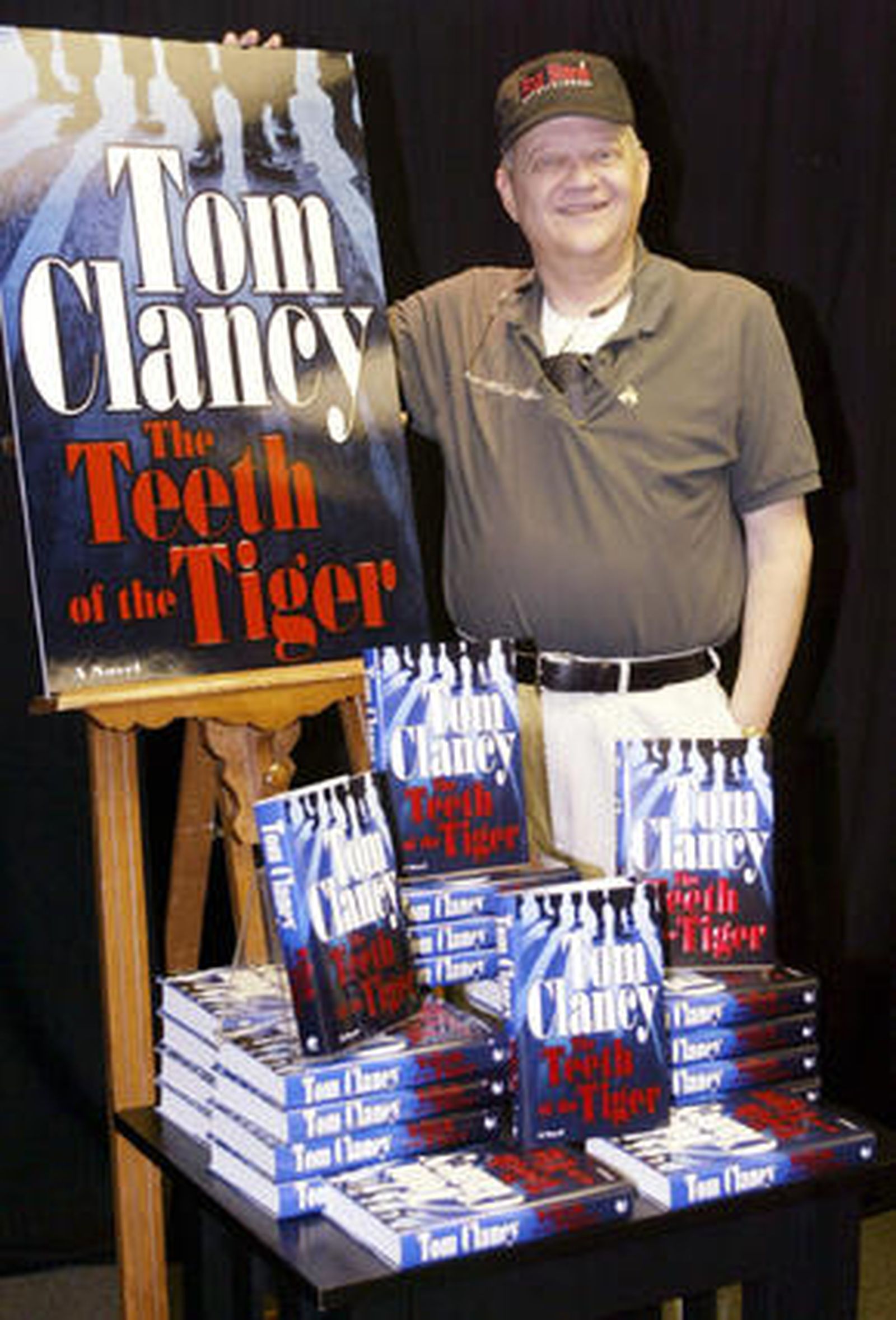 Muere el escritor Tom Clancy a los 66 años