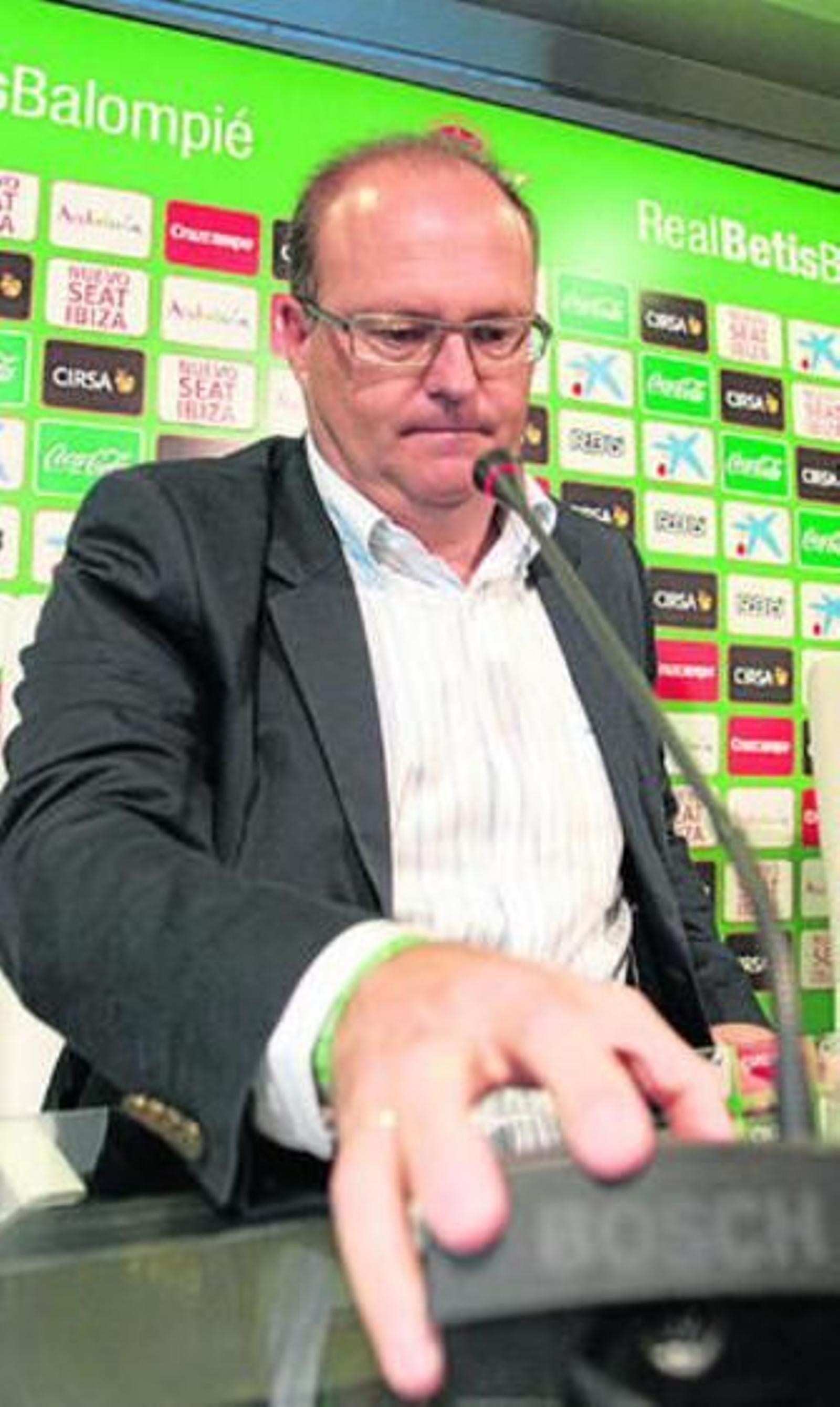 Pepe Mel, muy concentrado durante su rueda de prensa.