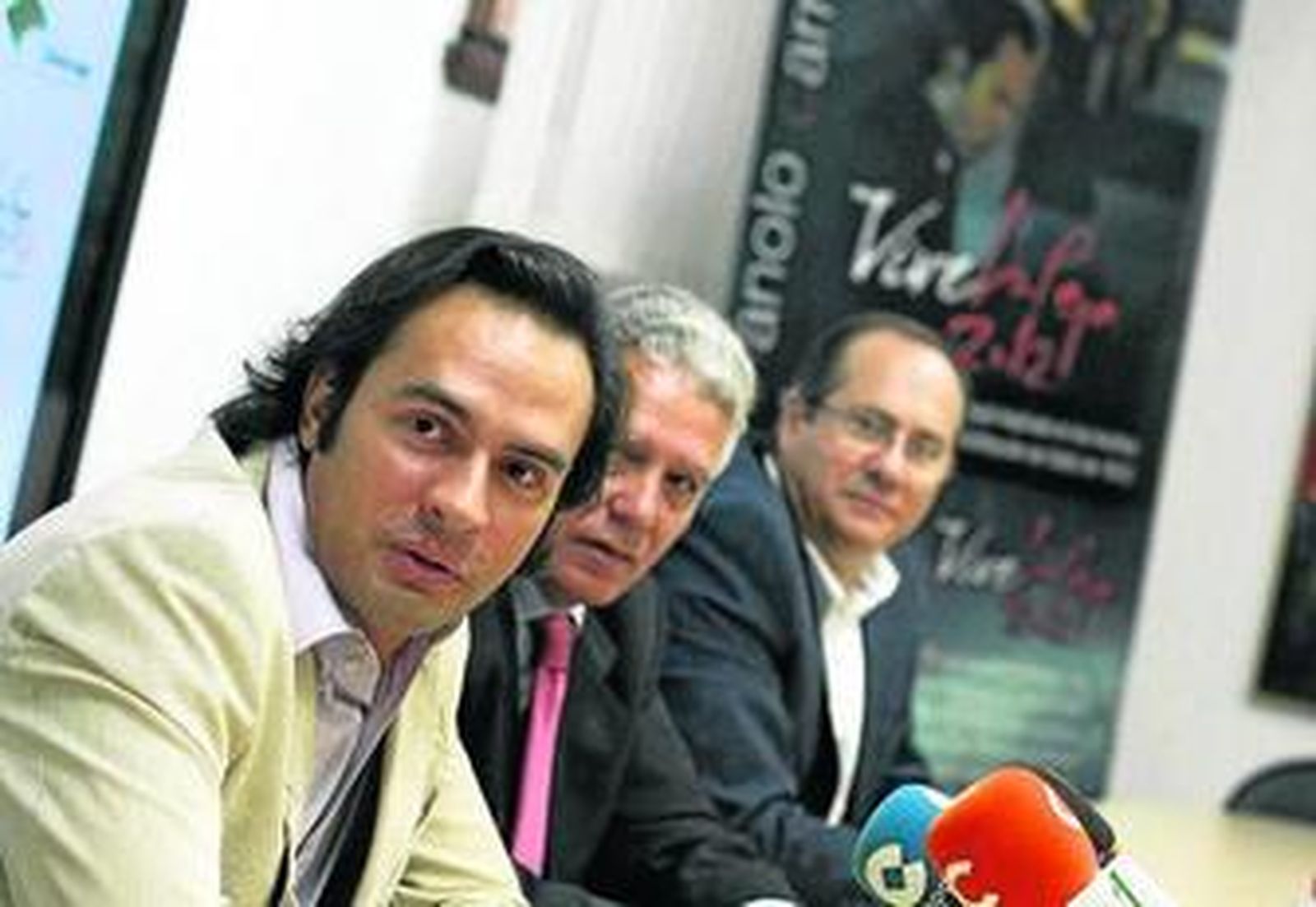 Manolo Carrasco, Francisco Menacho y Emilio Aragón, durante la comparecencia de ayer.