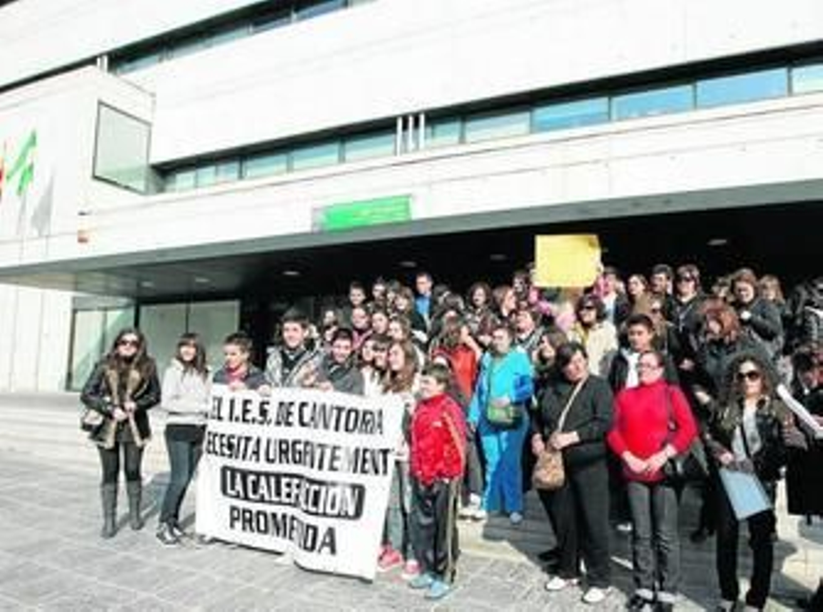 Los alumnos ya se manifestaron el año pasado a las puertas de la Delegación de Educación. Los alumnos ya se manifestaron el año pasado a las puertas de la Delegación de Educación.