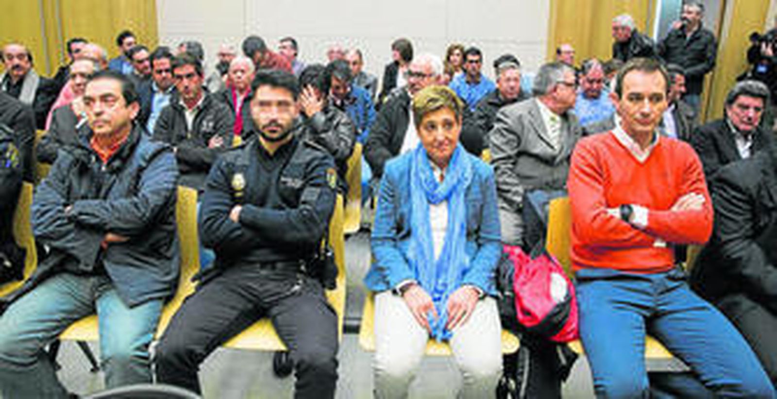 La ex alcadesa de La Muela y principal acusada, María Victoria Pinilla, ayer en el arranque del juicio en la Ciudad de la Justicia de Zaragoza.