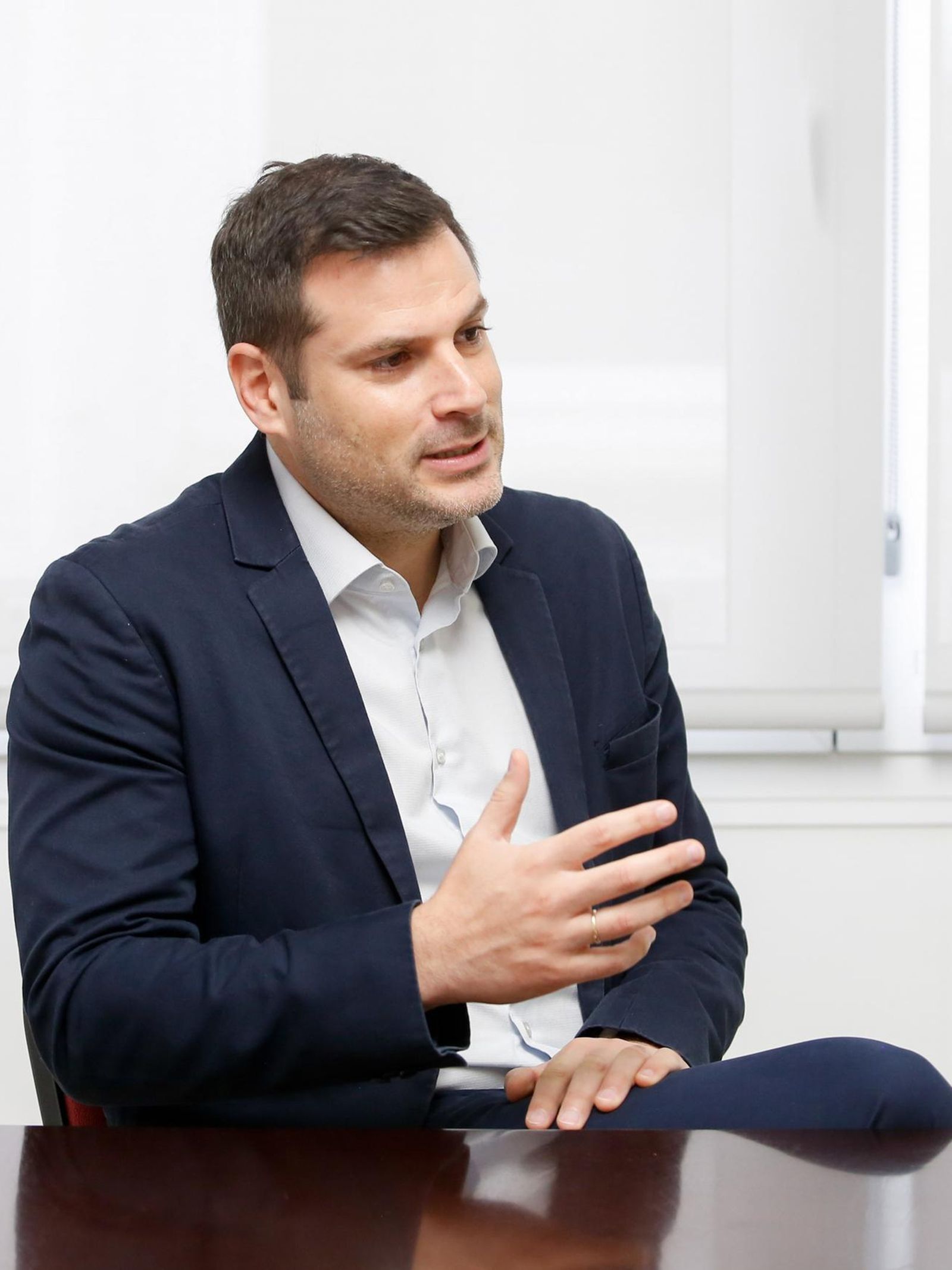 Darío Lupiáñez explica los secretos del genoma en una entrevista para 'Europa Sur'.