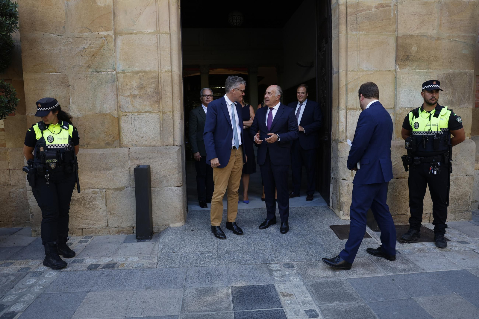 Las fotografías de la visita del embajador británico en España, sir Alex Ellis, al Ayuntamiento de Algeciras
