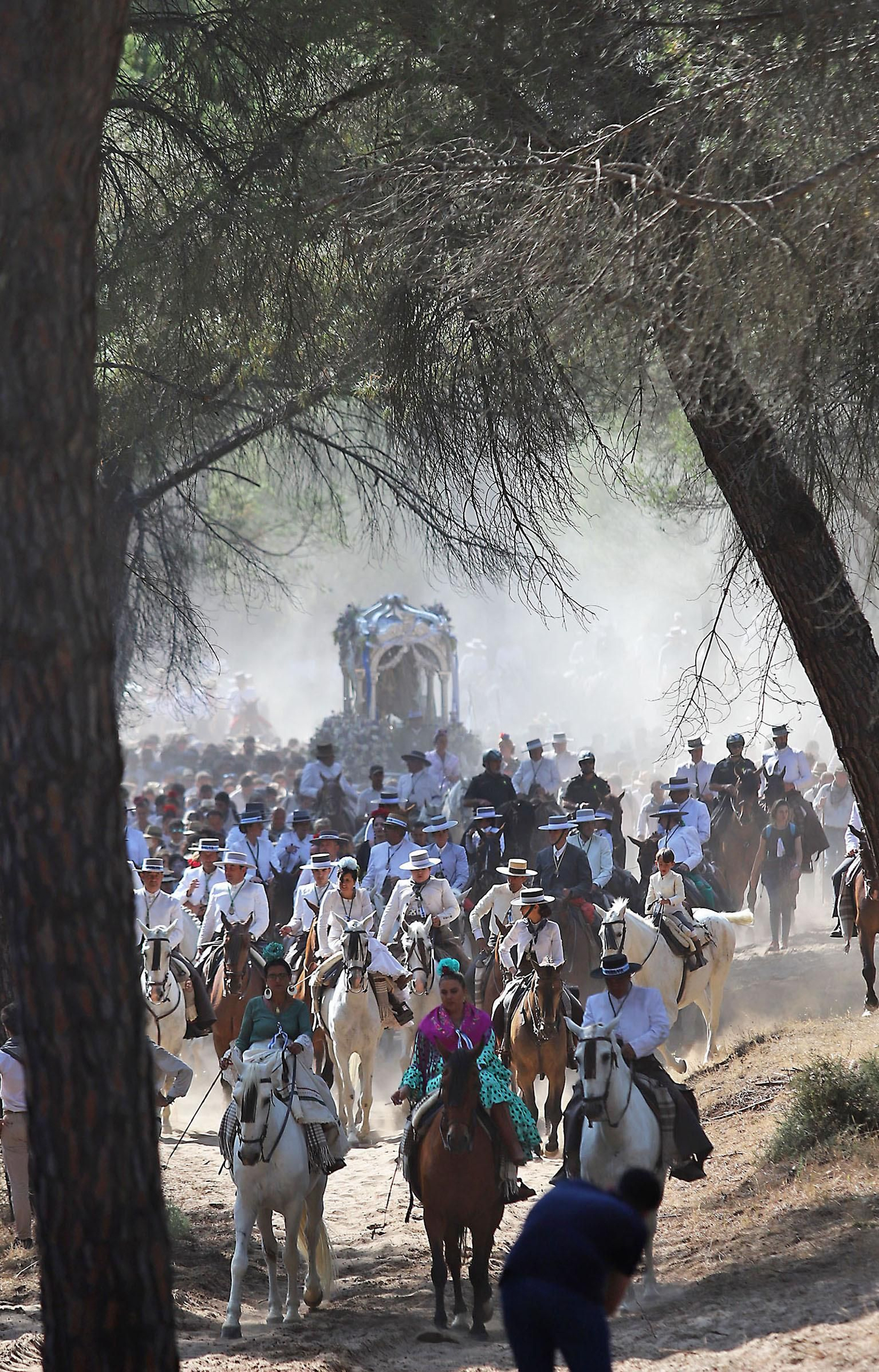 El Rocío 2023: Imágenes del Camino de la Hermandad del Rocío de Huelva