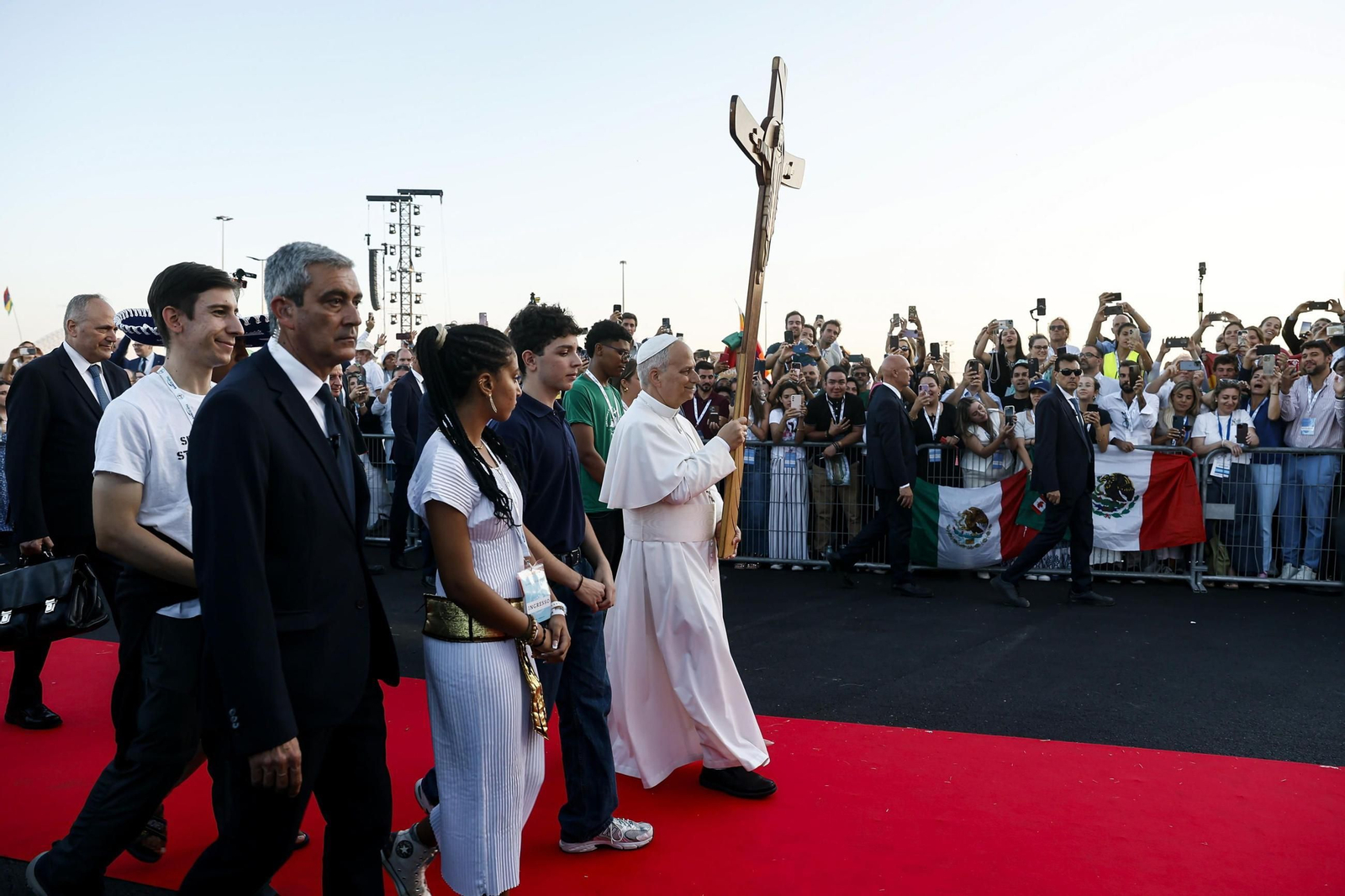 Pope Leo XIV celebrat (14130462).jpg