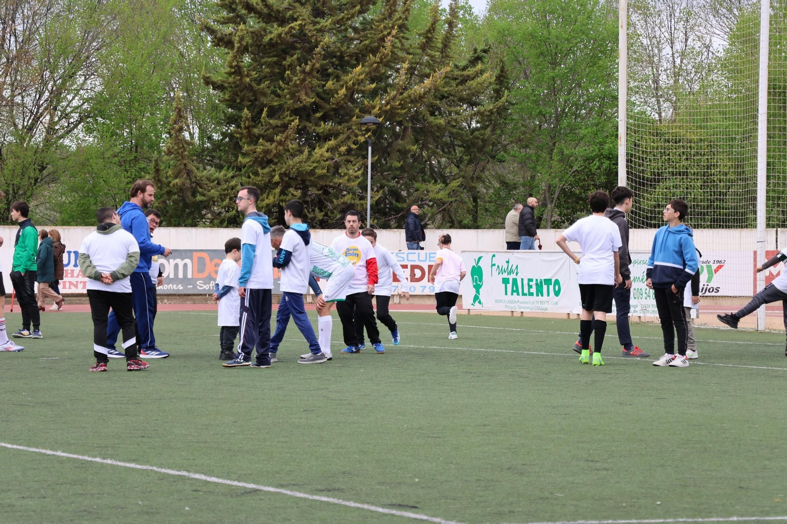 En imágenes: fútbol y arte se unen en Úbeda para apoyar a la Asociación Síndrome de Down Jaén