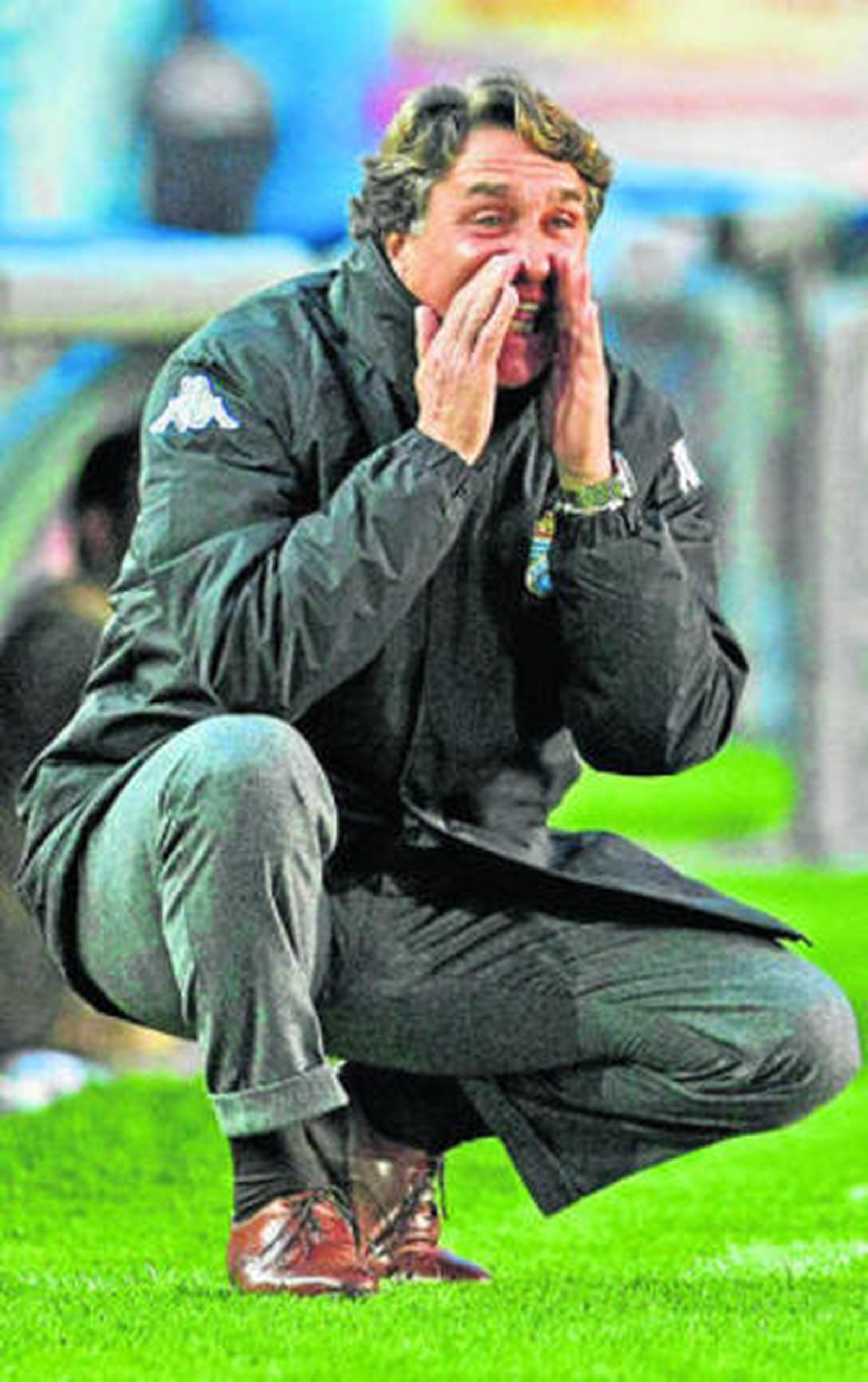 Esteban Vigo no paró de dar instrucciones y de animar a sus jugadores desde la banda.