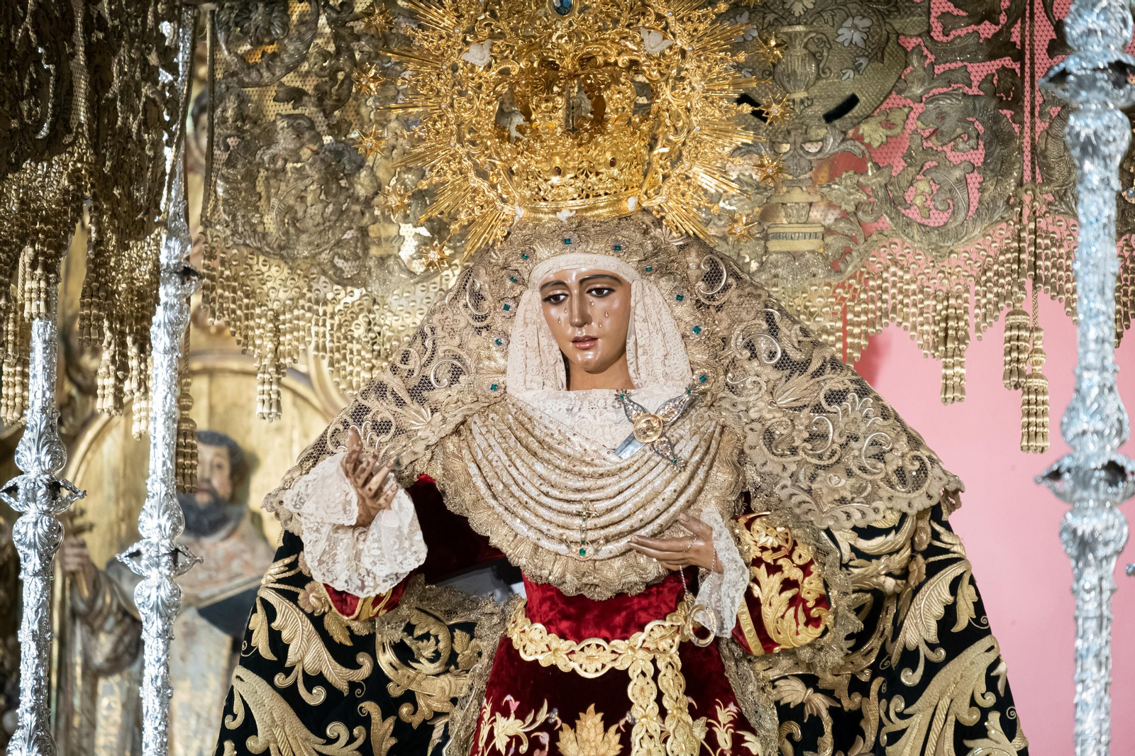 La Esperanza de Triana en su paso de palio, en imágenes