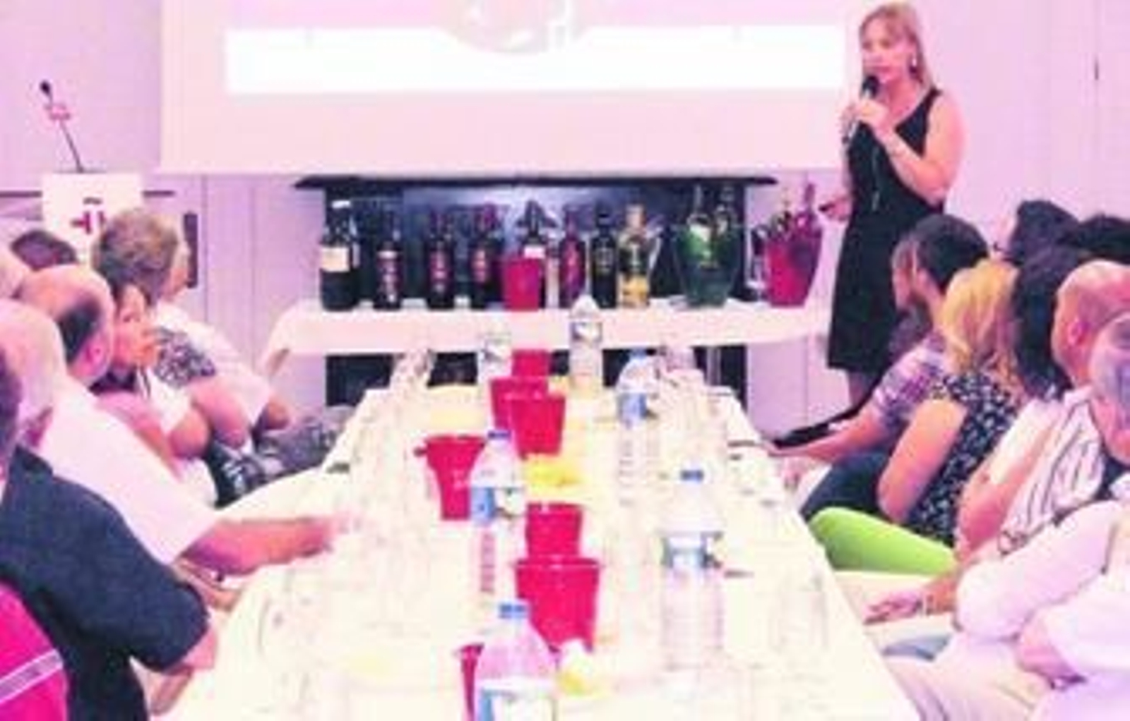 Imagen de la cata celebrada ayer en el Cervantes.