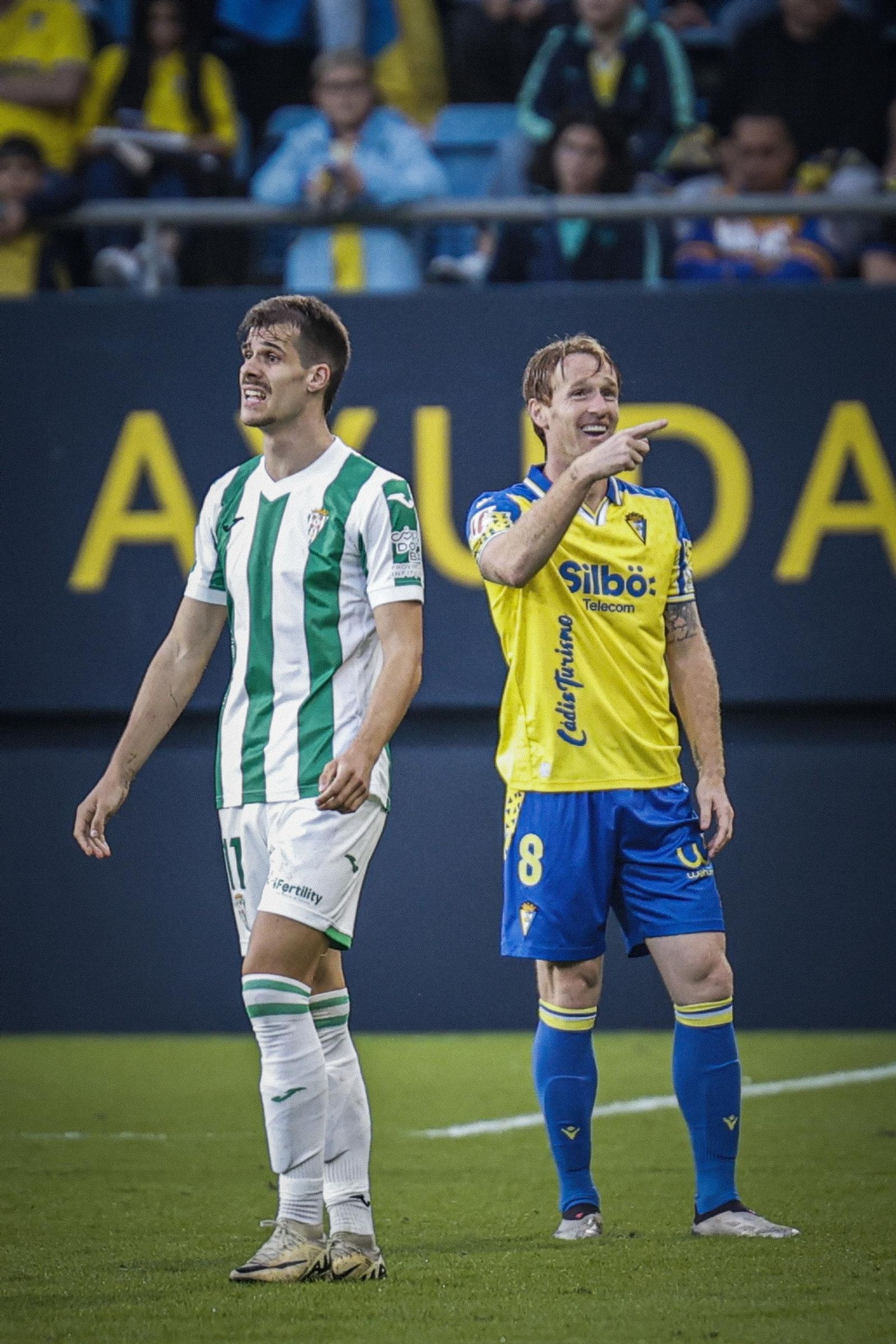 Búscate entre las imágenes del partido de fútbol entre Cádiz CF y Córdoba CF