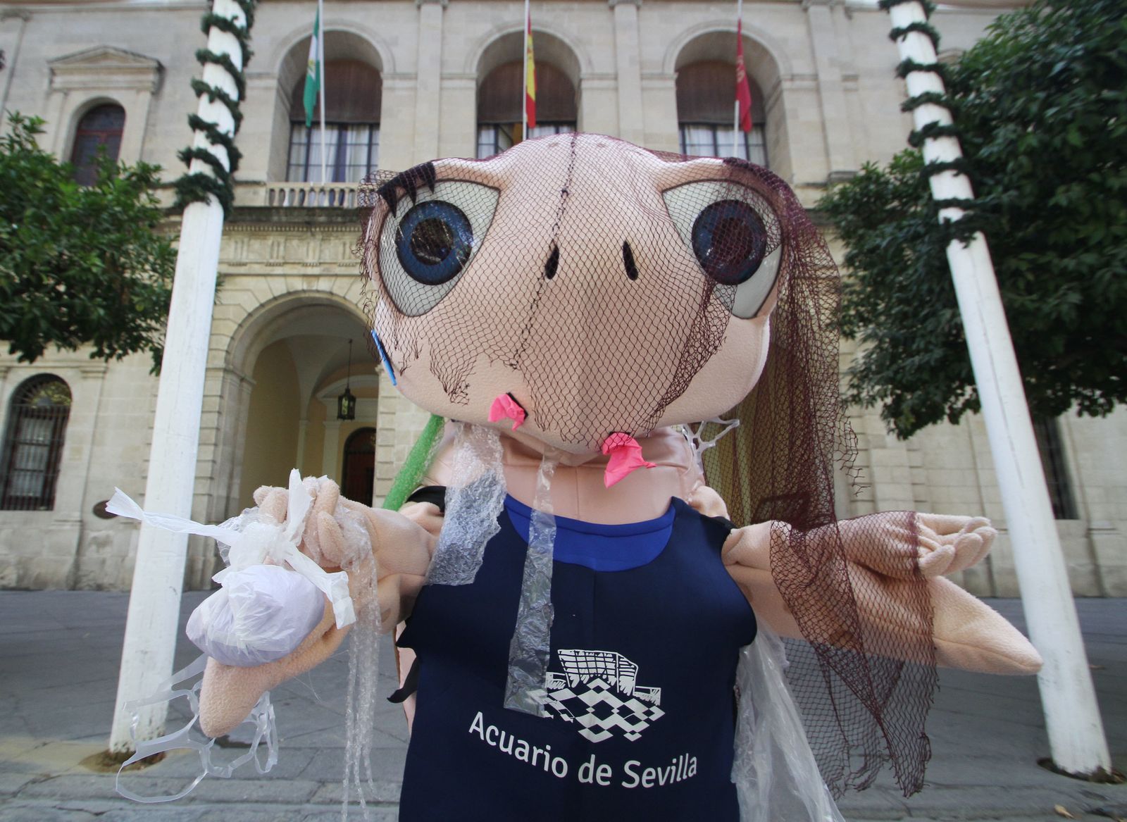 La tortuga Chelo del Acuario de Sevilla da comienzo a una acción de concienciación para difundir la cultura oceánica