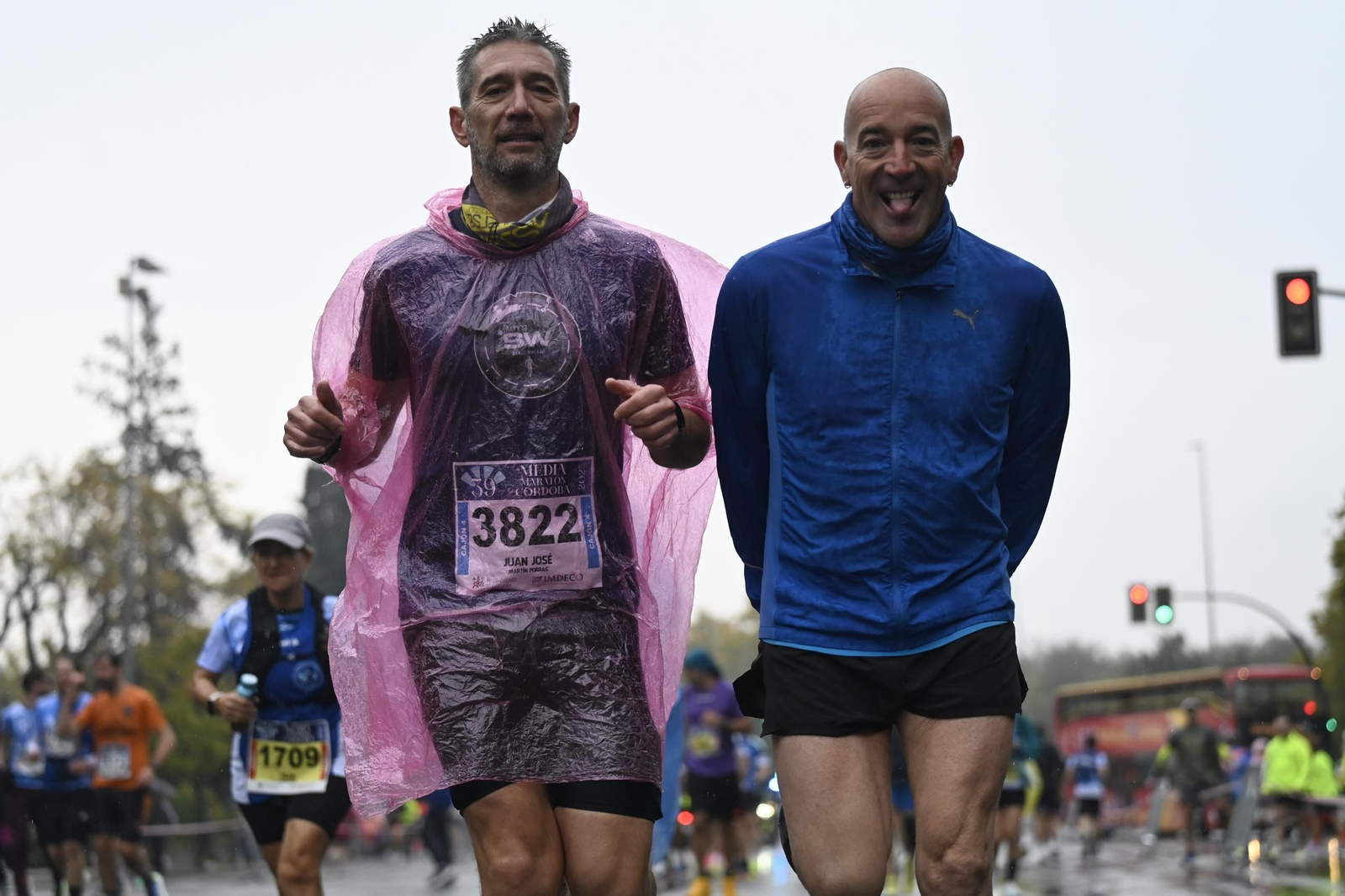 Las mejores fotos de la espectacular salida de la Media Maratón de Córdoba 2025
