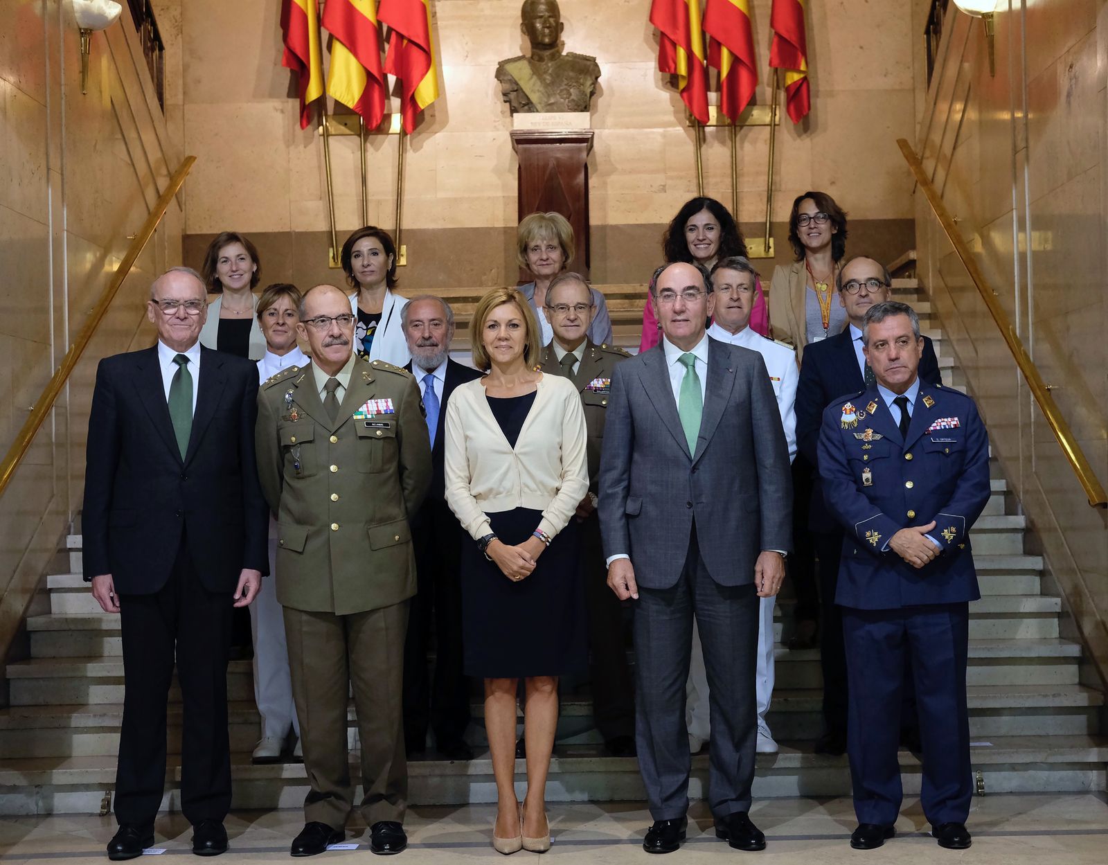 El presidente de Iberdrola, Ignacio Galán, la ministra de Defensa, Mª Dolores de Cospedal, y el Jefe de Estado Mayor de la Defensa, Fernando Alejandre Martínez, clausuraron la jornada