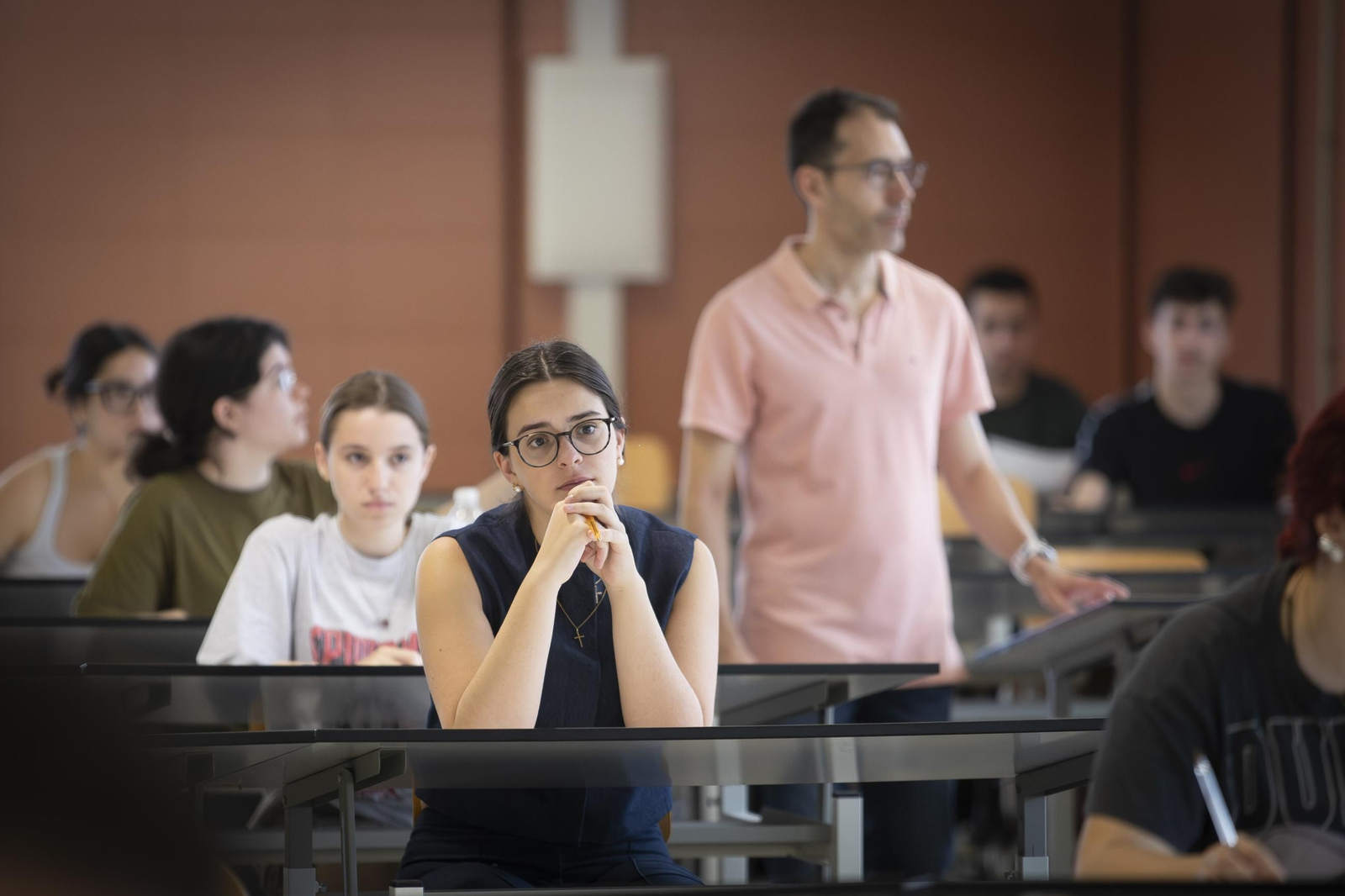 El primer día de Selectividad en Granada, en imágenes