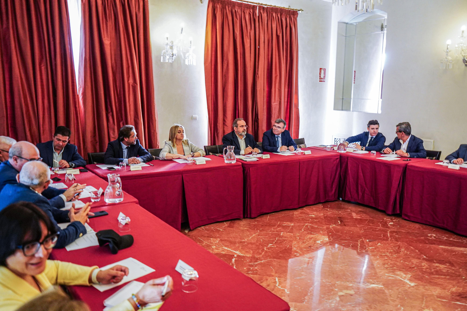 Reunión en Quinta Alegre del primer foro social del acelerador de partículas. Reunión en Quinta Alegre del primer foro social del acelerador de partículas.