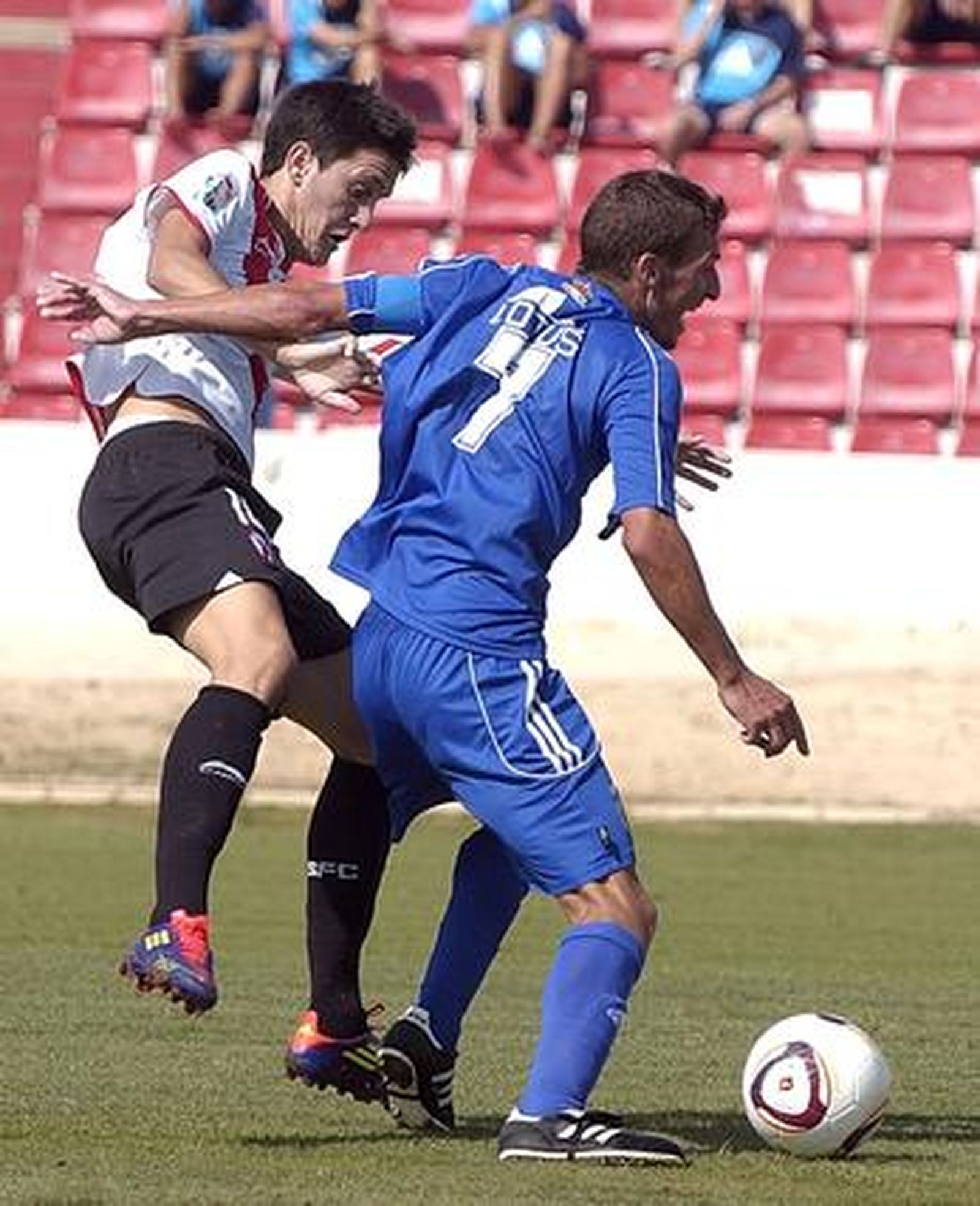 La Balona golea al Sevilla Atlético y es más líder. 

Foto: Manuel Gomez