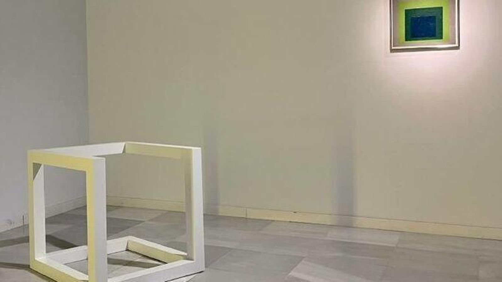 Varias de las piezas que pueden verse en la exposición de CajaGranada.