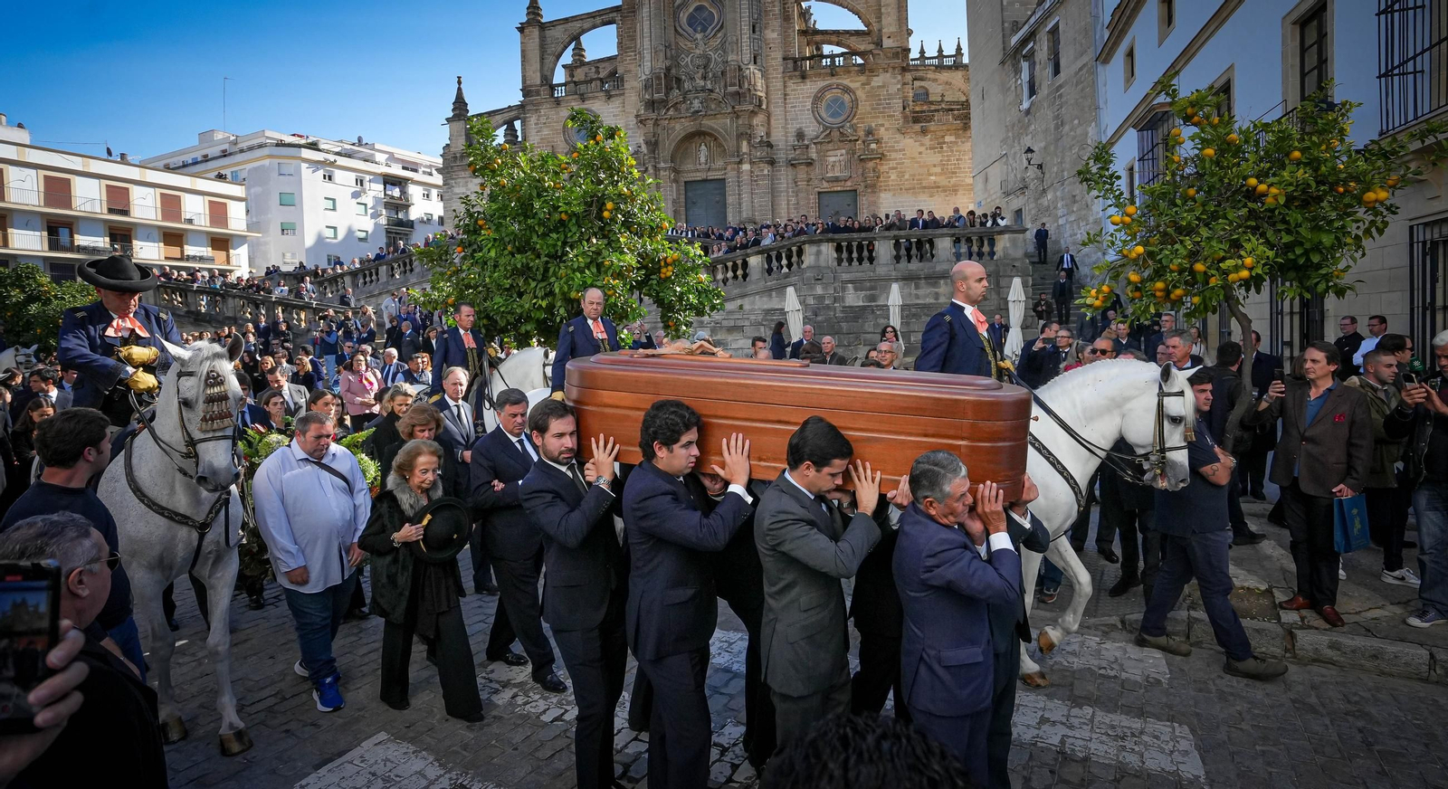 Imágenes del funeral de Álvaro Domecq en la catedral de Jerez