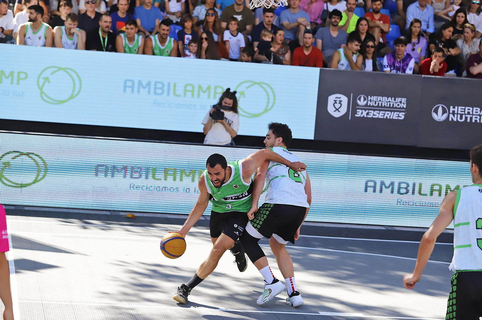 Imágenes del circuito Herbalife 3x3 de baloncesto en la Plaza de Las Monjas de Huelva