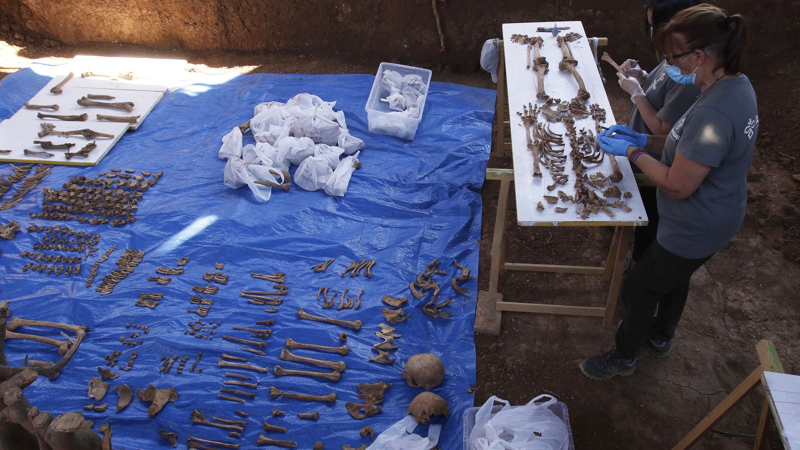 Trabajos en la fosa.