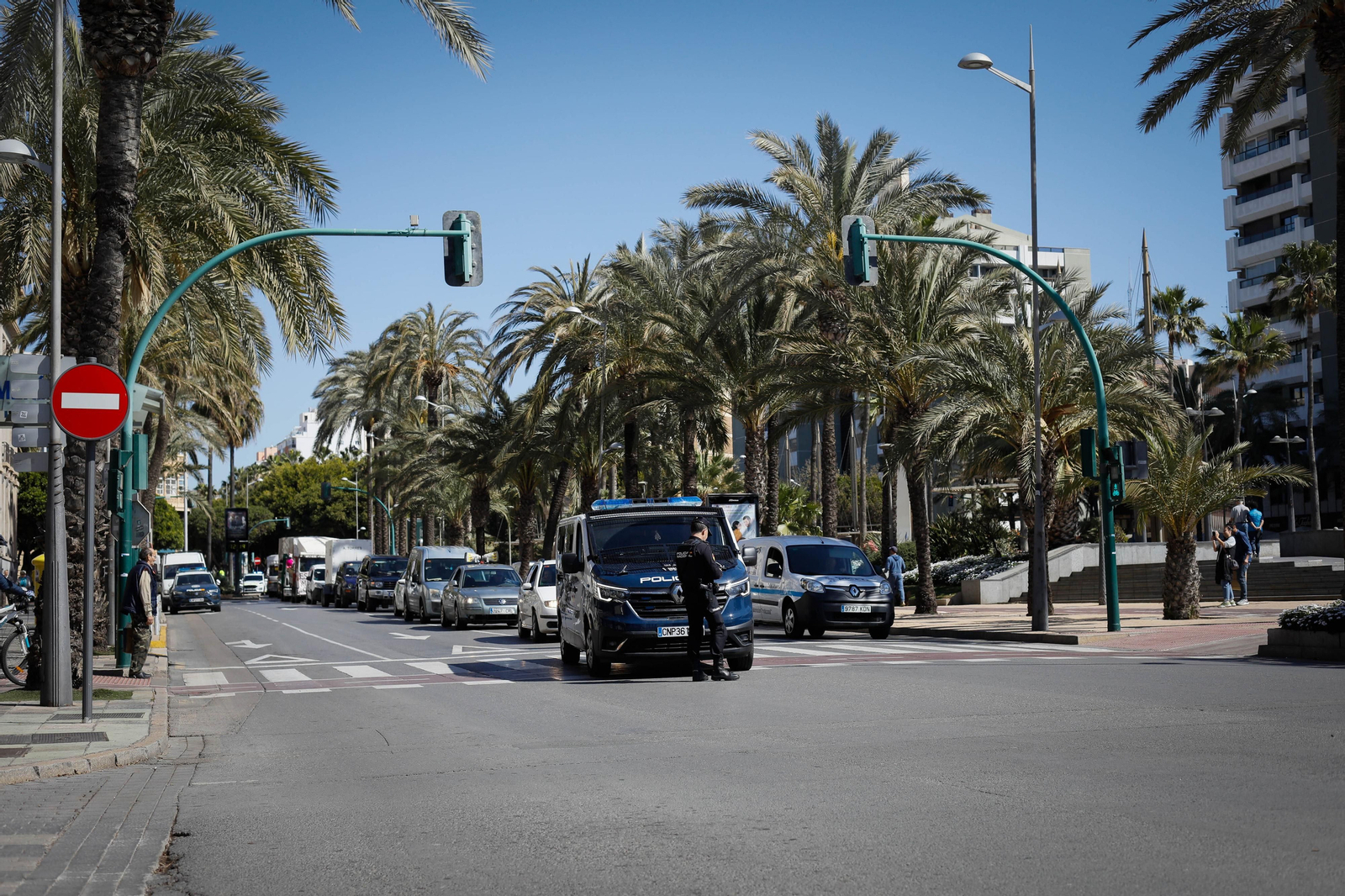 Los agricultores colapsan el puerto de Almería