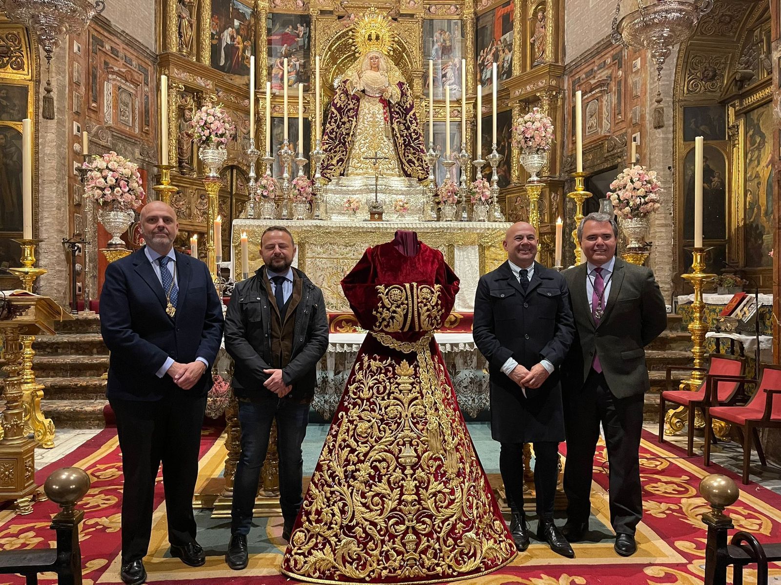 Presentación de la saya en la parroquia de Santa Ana.