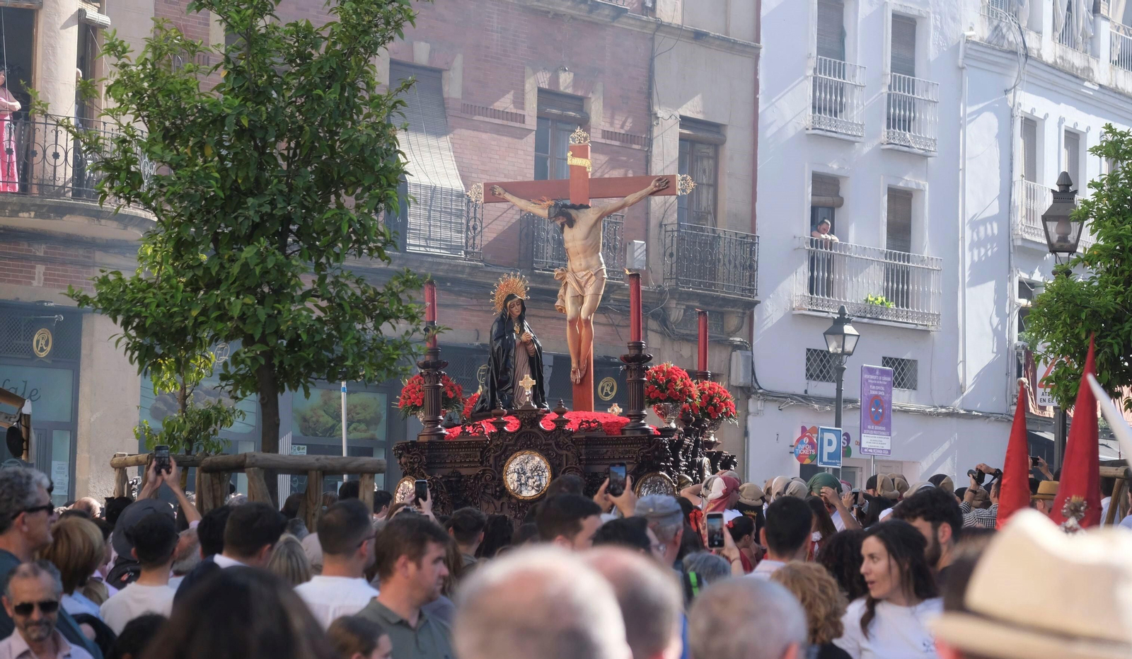 Jueves Santo en Córdoba: la procesión de la Caridad, en imágenes