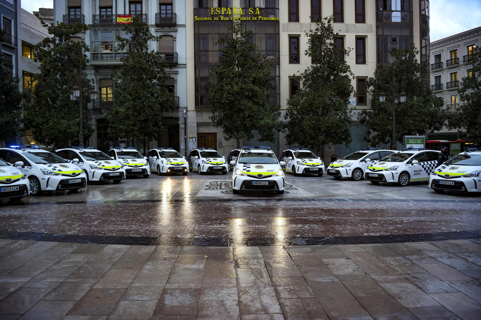 Fotos: los nuevos coches de la Policía Local de Granada, con desfibrilador