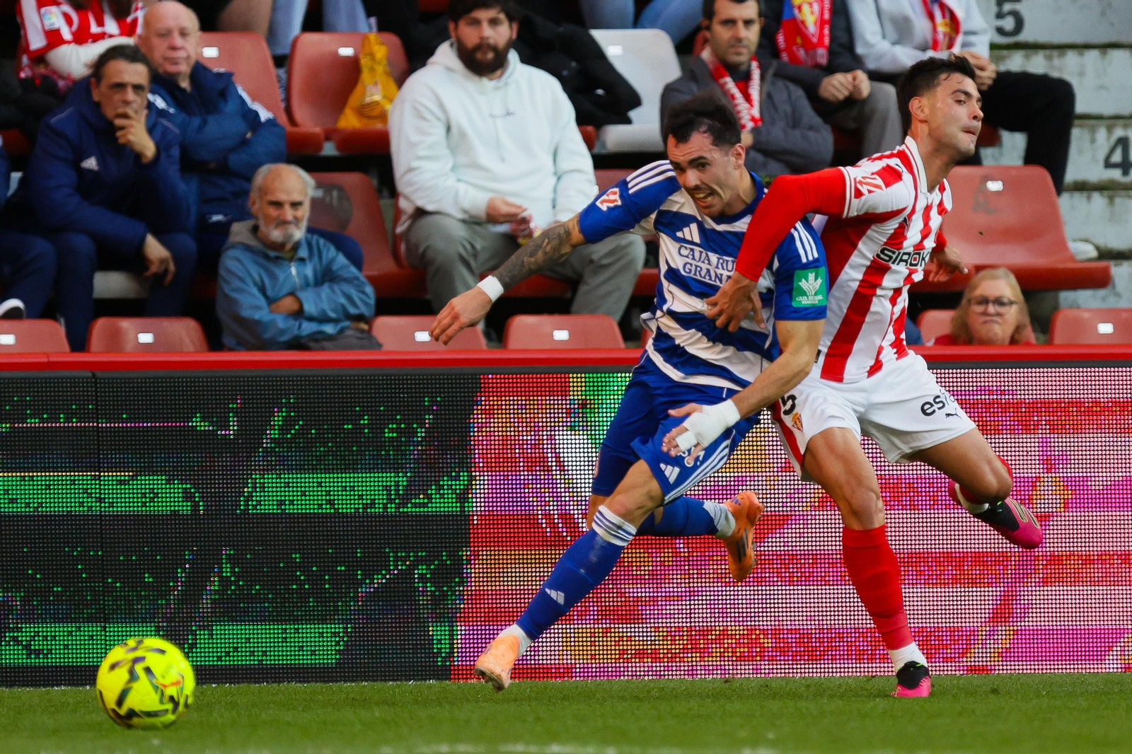 Ataque del Granada en el partido ante el Sporting