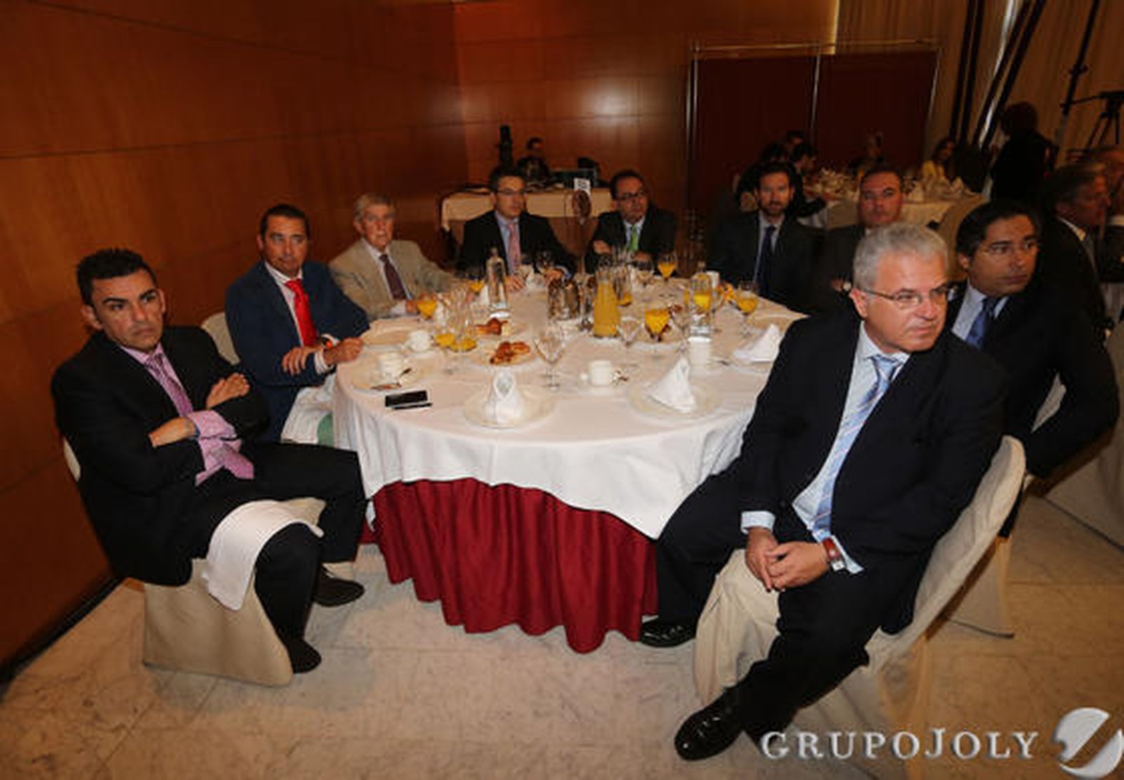 Francisco Rodríguez, Ignacio Iturbe, Enrique Cibantos, Francisco Cabrera, Antonio Jesús García, Francisco Damián Vázquez, Salvador Muñoz, Angel Yagüe y Vicente Fuster. / Albiñana