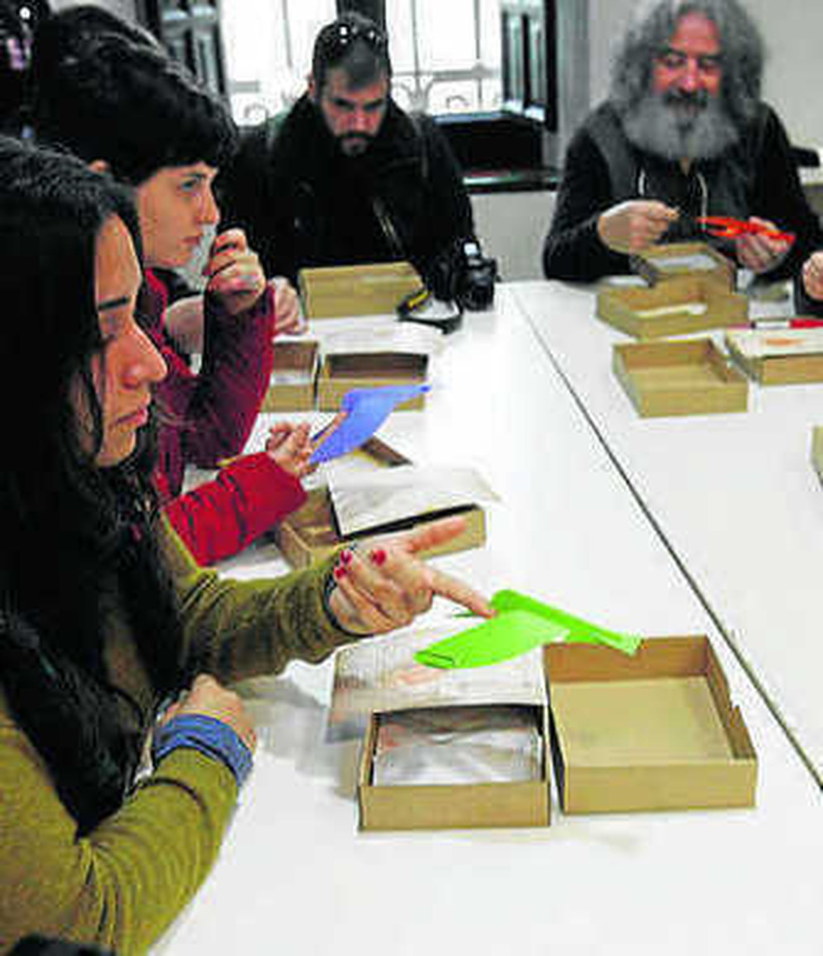 1. La bicicleta con cadena de transmisión que diseñó Da Vinci. 2. El taller se centra en el sueño del artista de volar. 3. El paracaídas fue un invento suyo. 4. El icónico Hombre de Vitrubio.