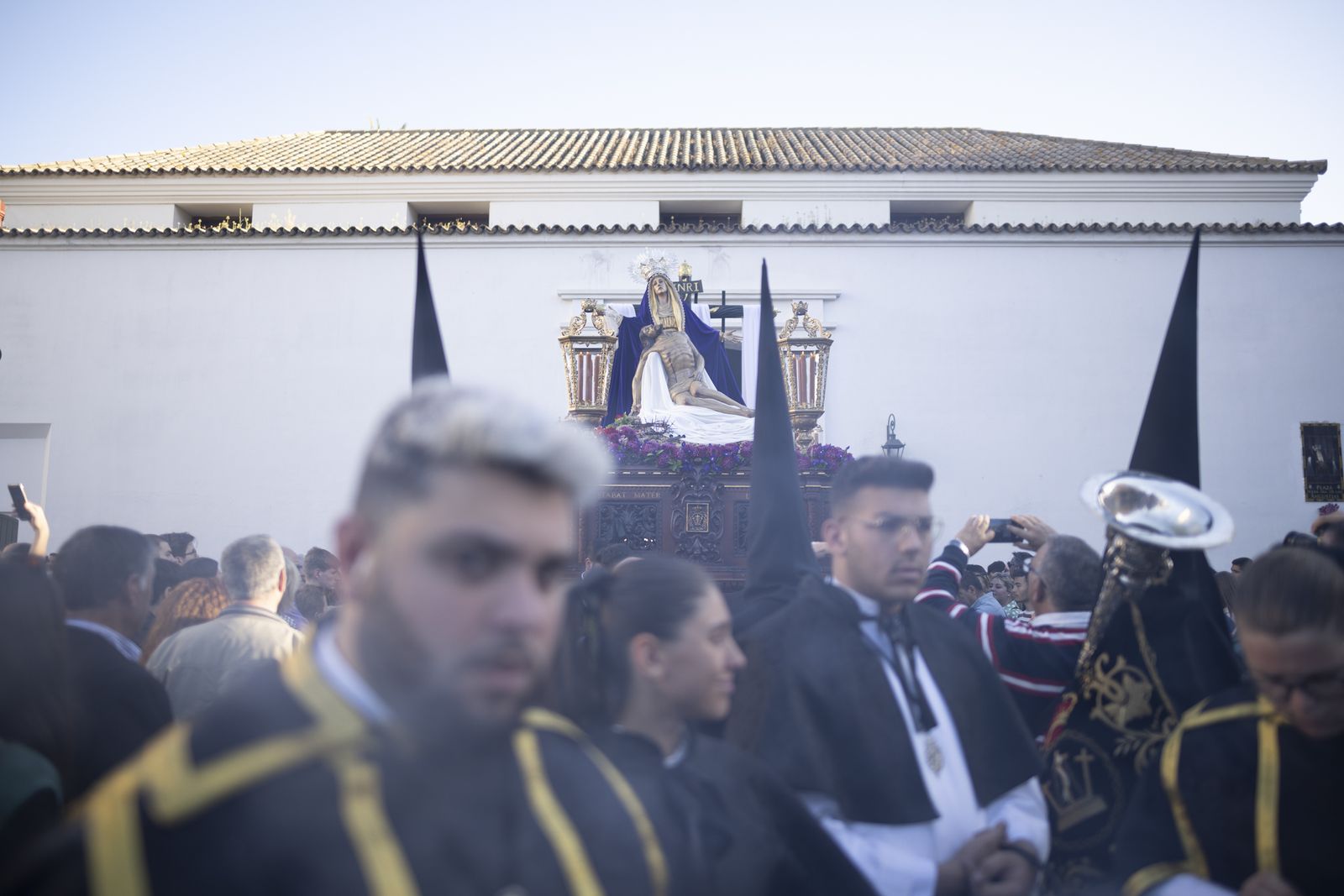 La Hermandad del Santo Entierro de la Semana Santa de Huelva 2023, en imágenes