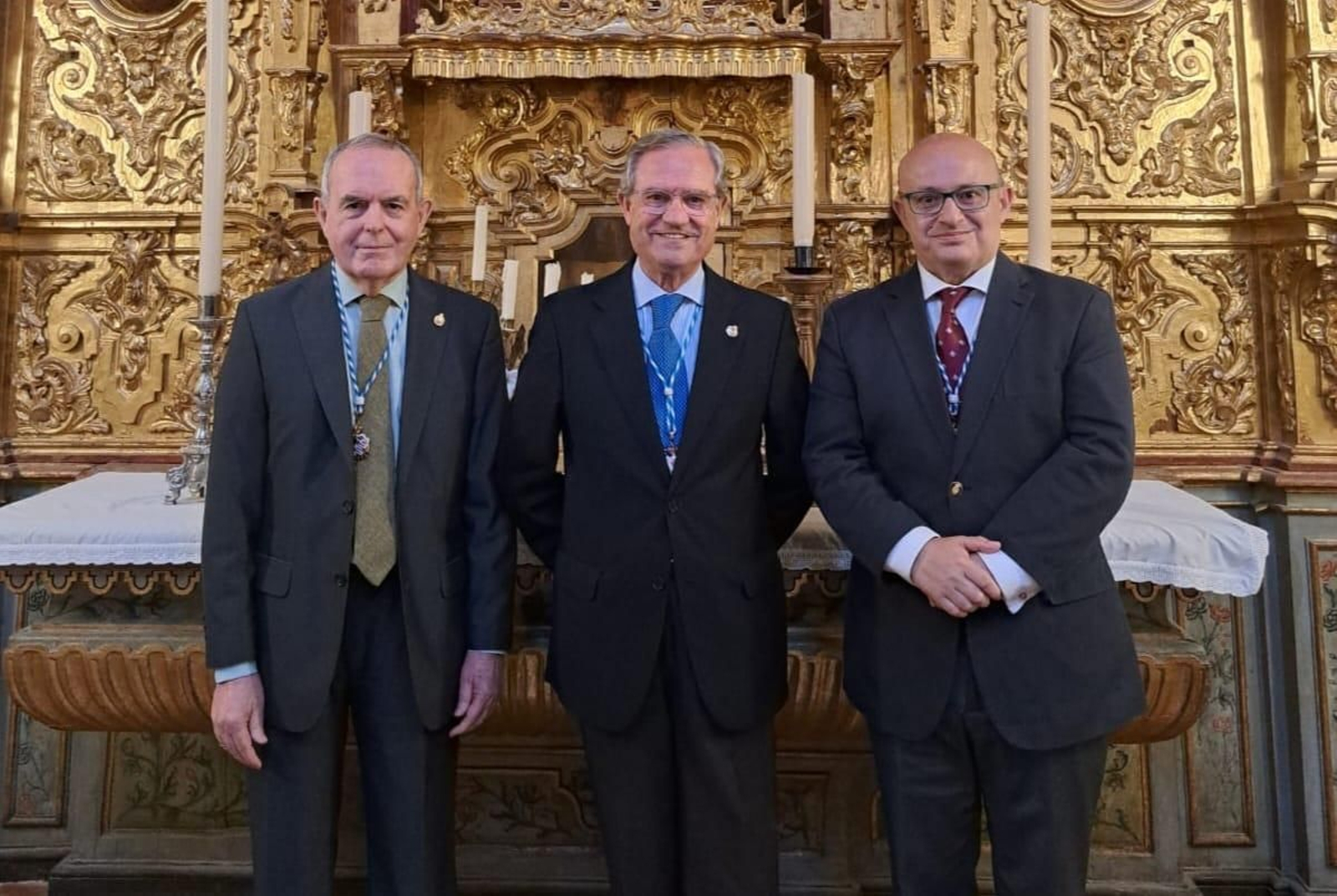 Una comisión de la Real Academia de San Dionisio asistió al Día del Instituto de Academias de Andalucía.