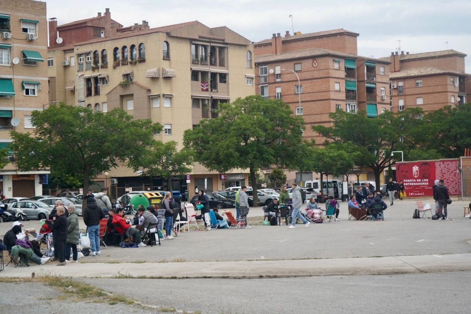 Las colas en Los Cármenes para presenciar el Granada-Leganés en imágenes