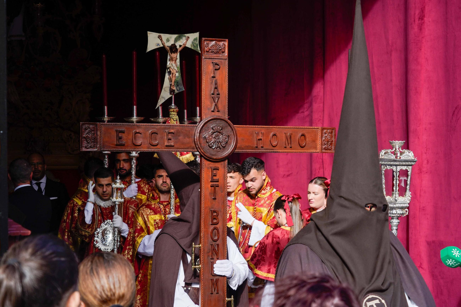 Martes Santo: Imágenes de la procesión de La Sentencia