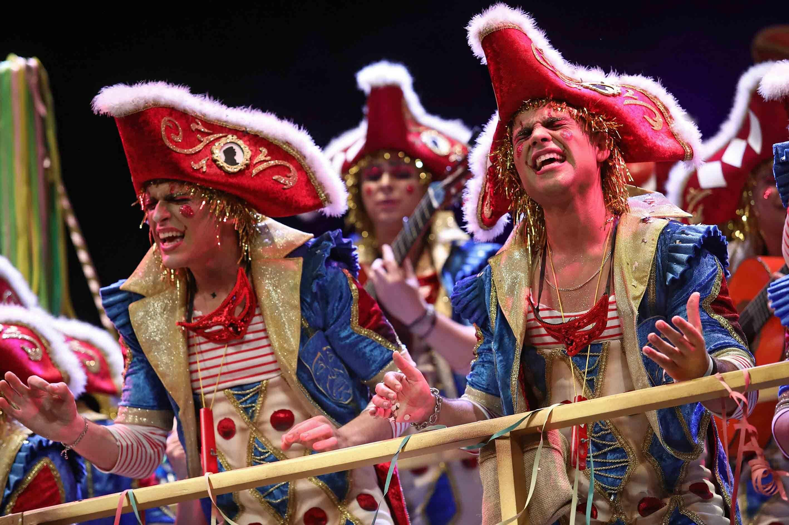 Actuación de la comparsa 'Despues de Cádiz, ni hablar'