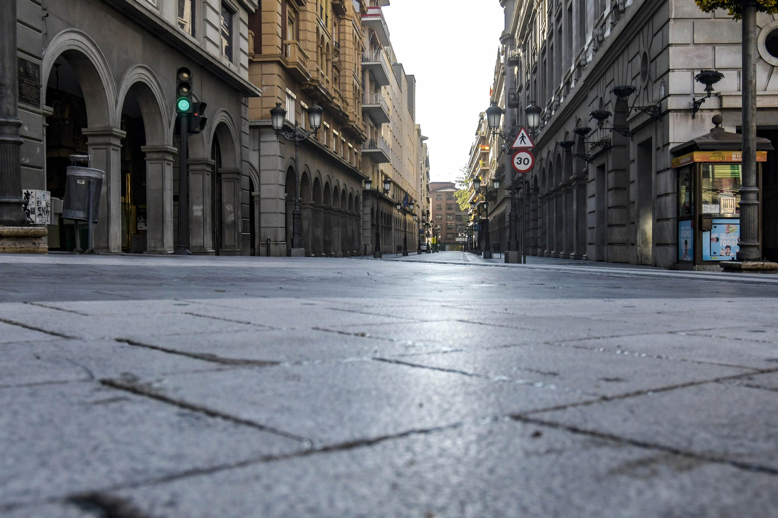 Con el confinamiento las calles de Granada se quedaron vacías.