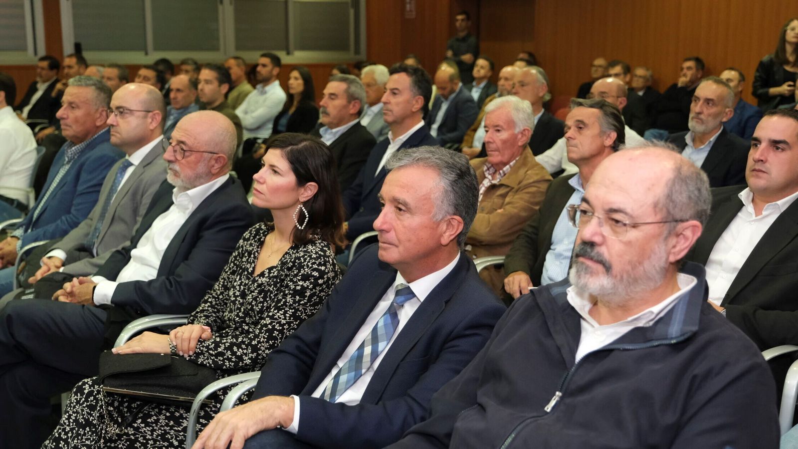 Los asistentes escuchan atentamente las ponencias.