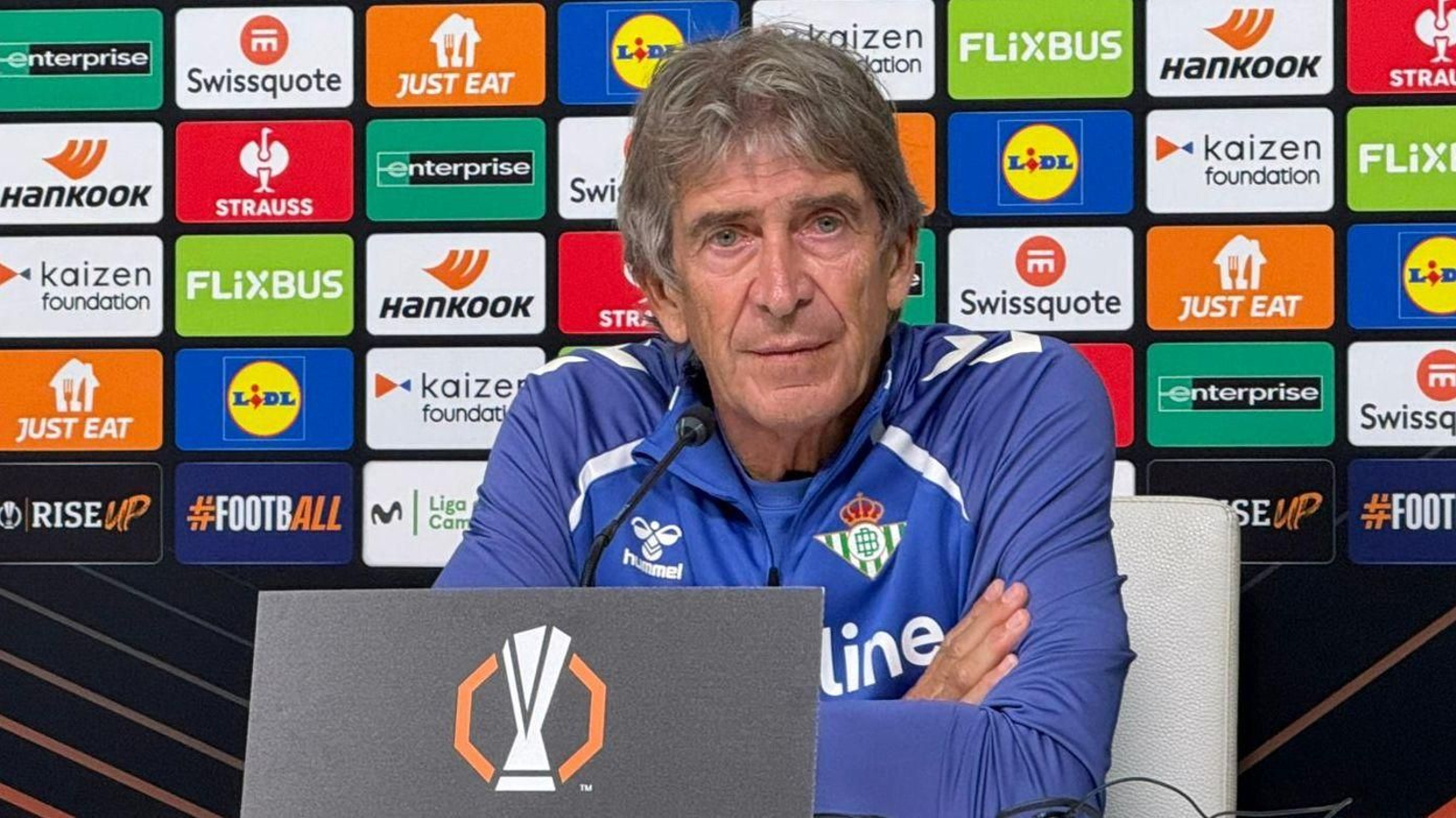 Manuel Pellegrini, en la rueda de prensa previa al partido con el Lyon. Manuel Pellegrini, en la rueda de prensa previa al partido con el Lyon.