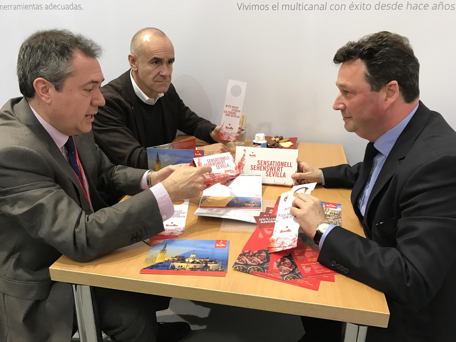 Espadas y Muñoz junto a Manuel Molina, de TSS Group.