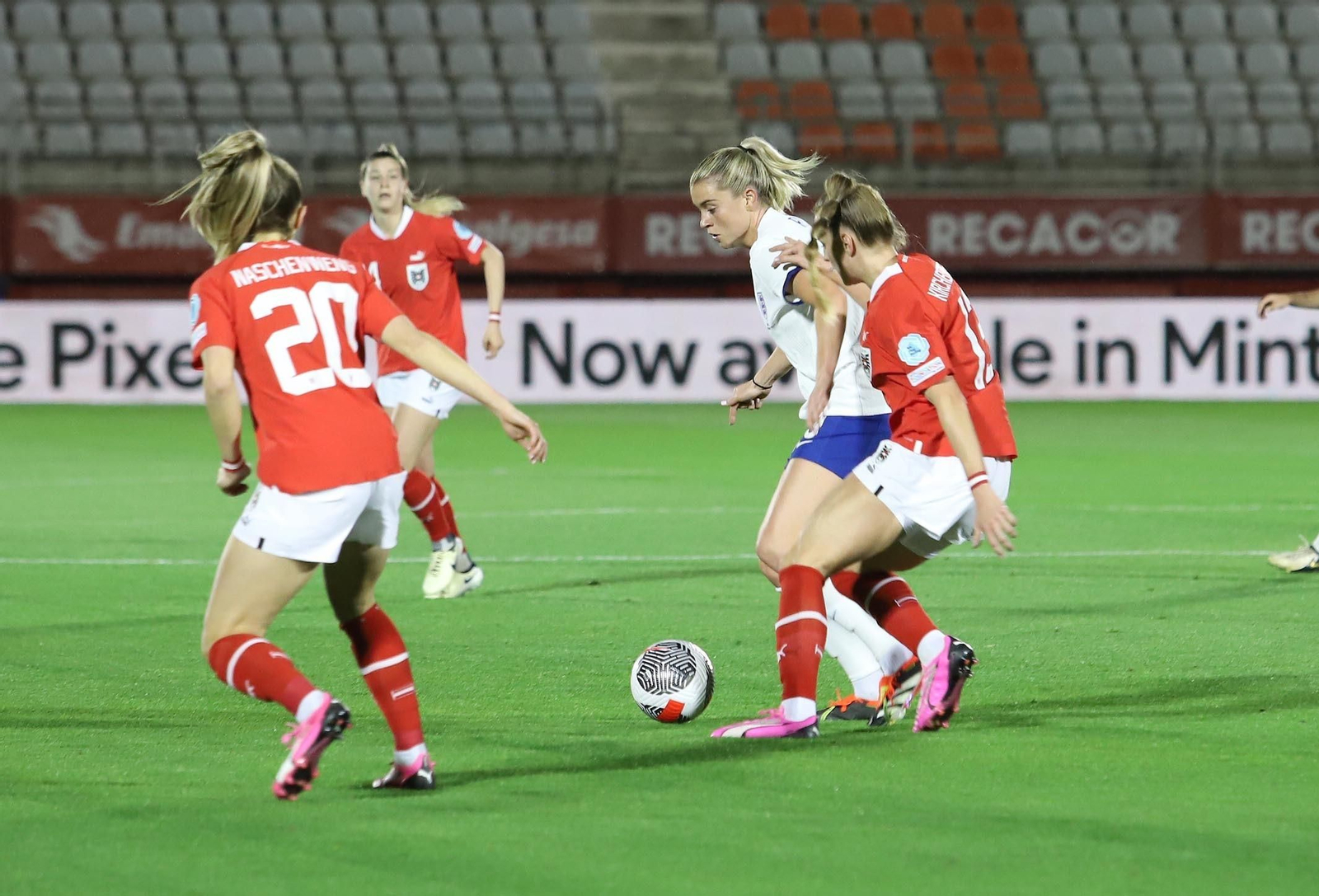 LAS FOTOS DEL AMISTOSO INGLATERRA-AUSTRIA FEMENINO EN ALGECIRAS